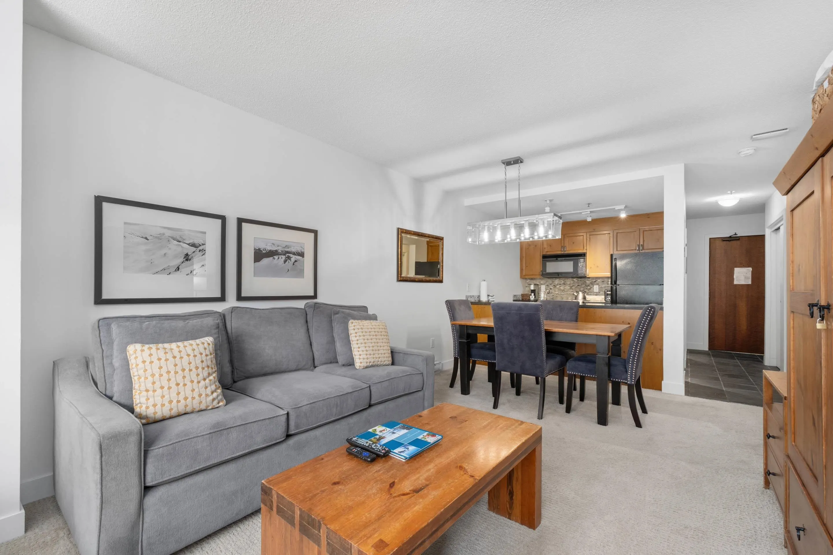 218/219 4573 Chateau Boulevard