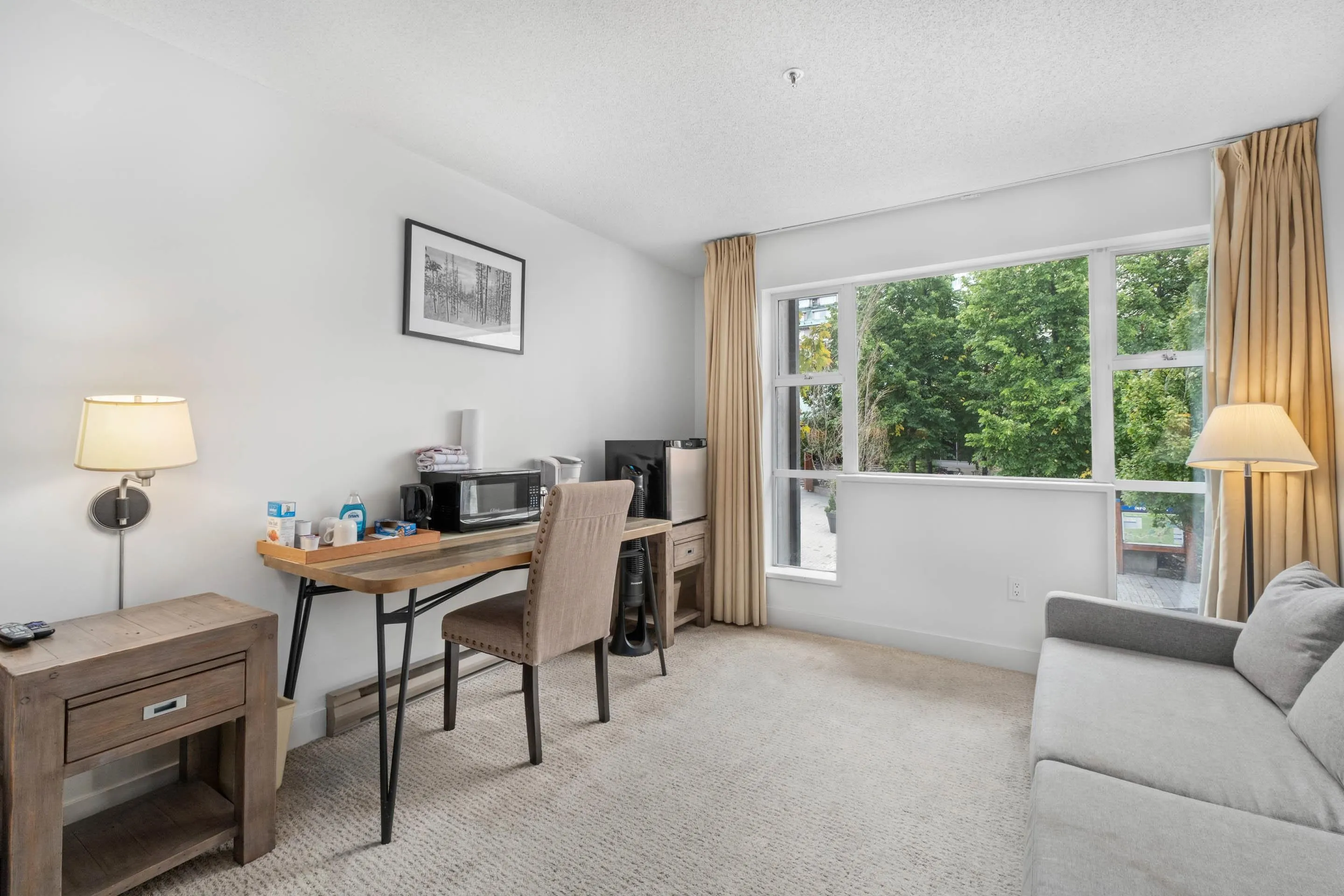 218/219 4573 Chateau Boulevard