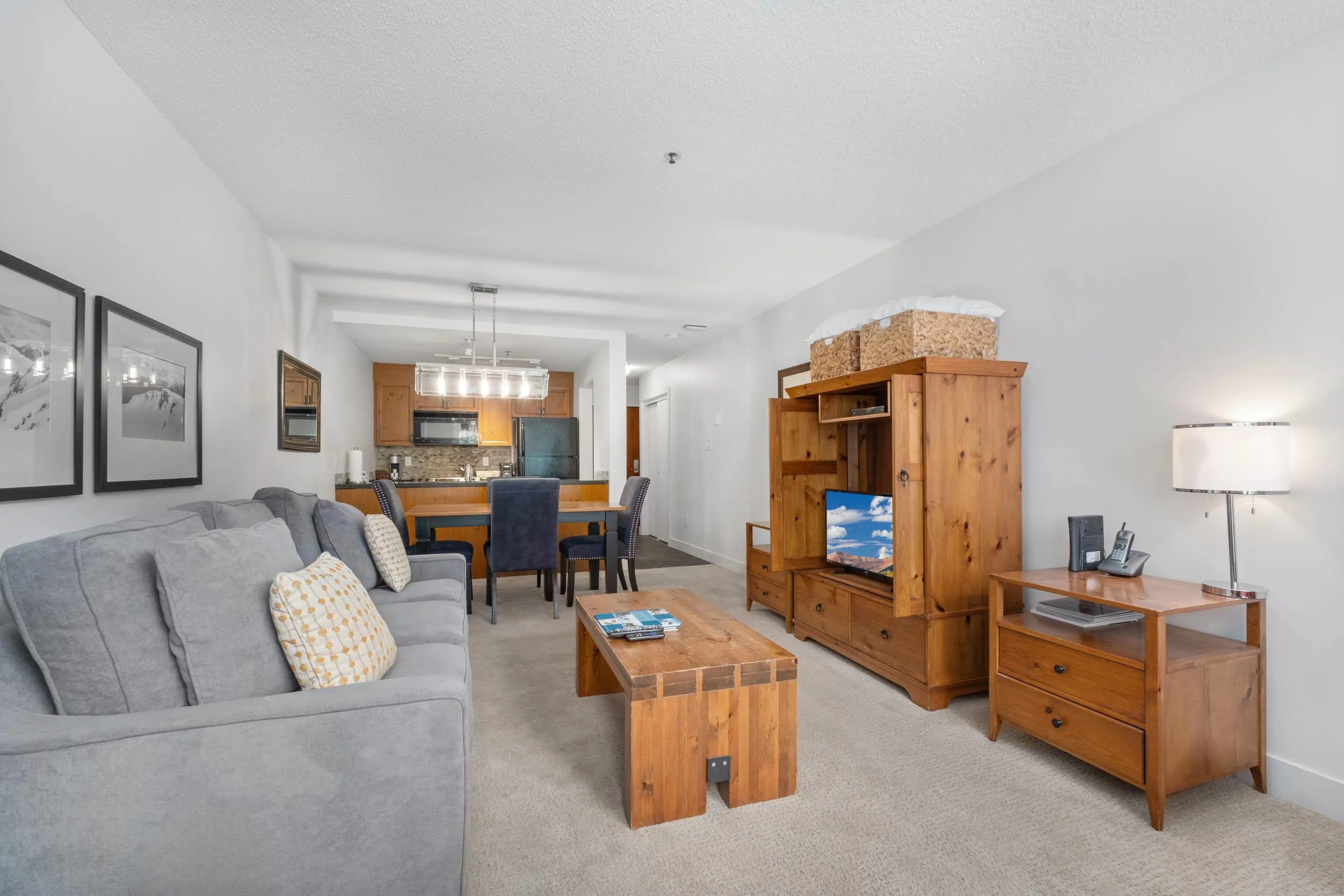 218/219 4573 Chateau Boulevard