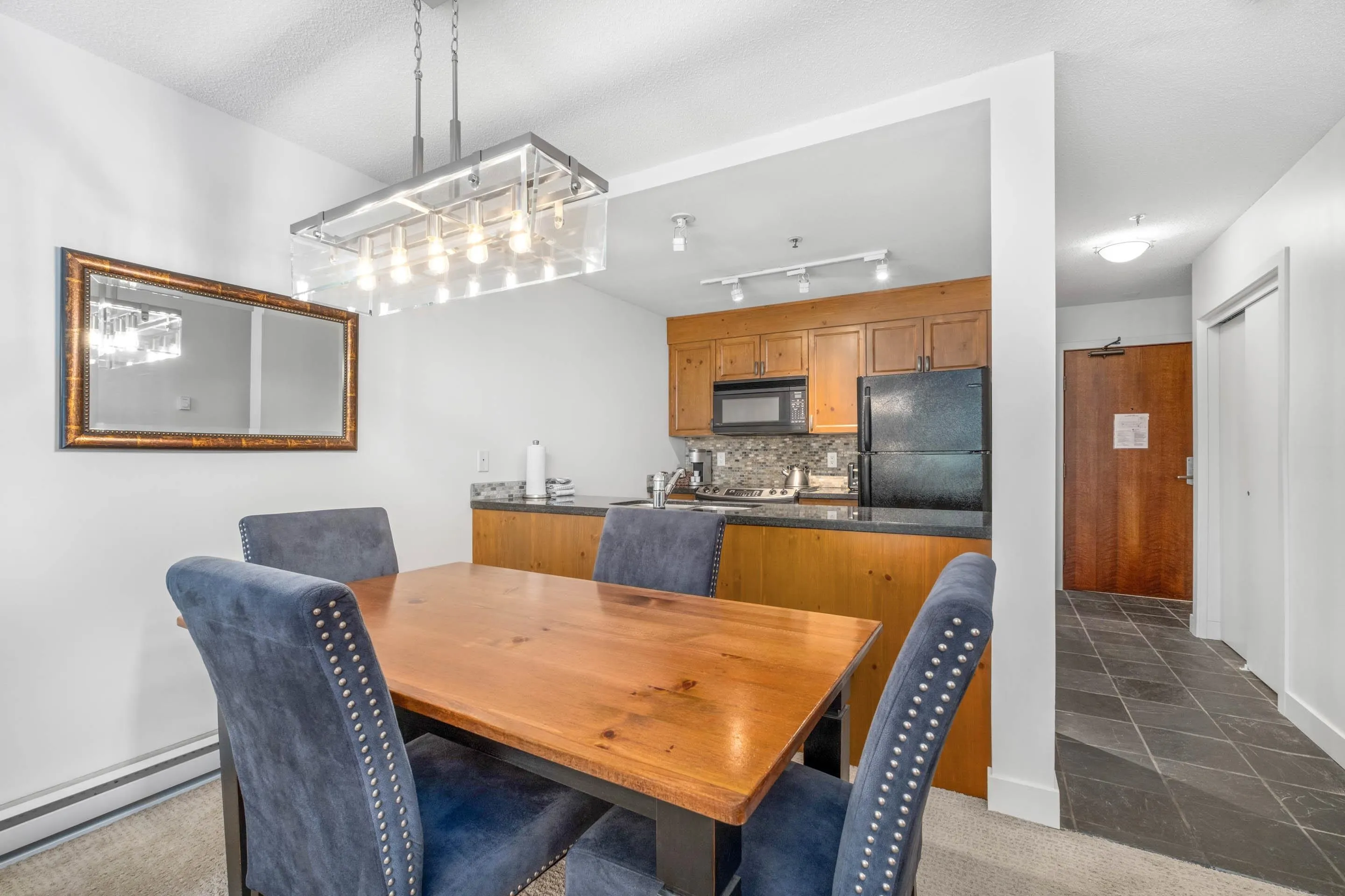 218/219 4573 Chateau Boulevard