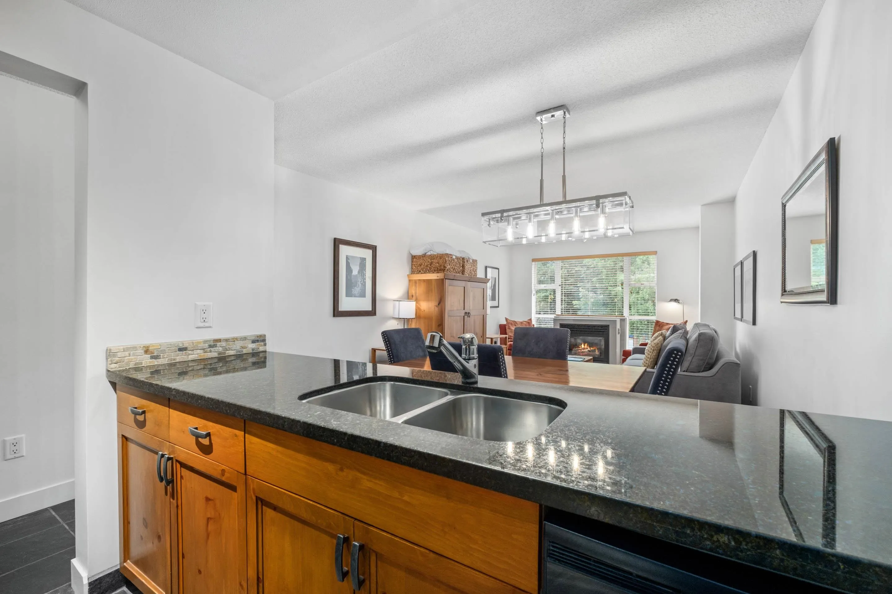 218/219 4573 Chateau Boulevard