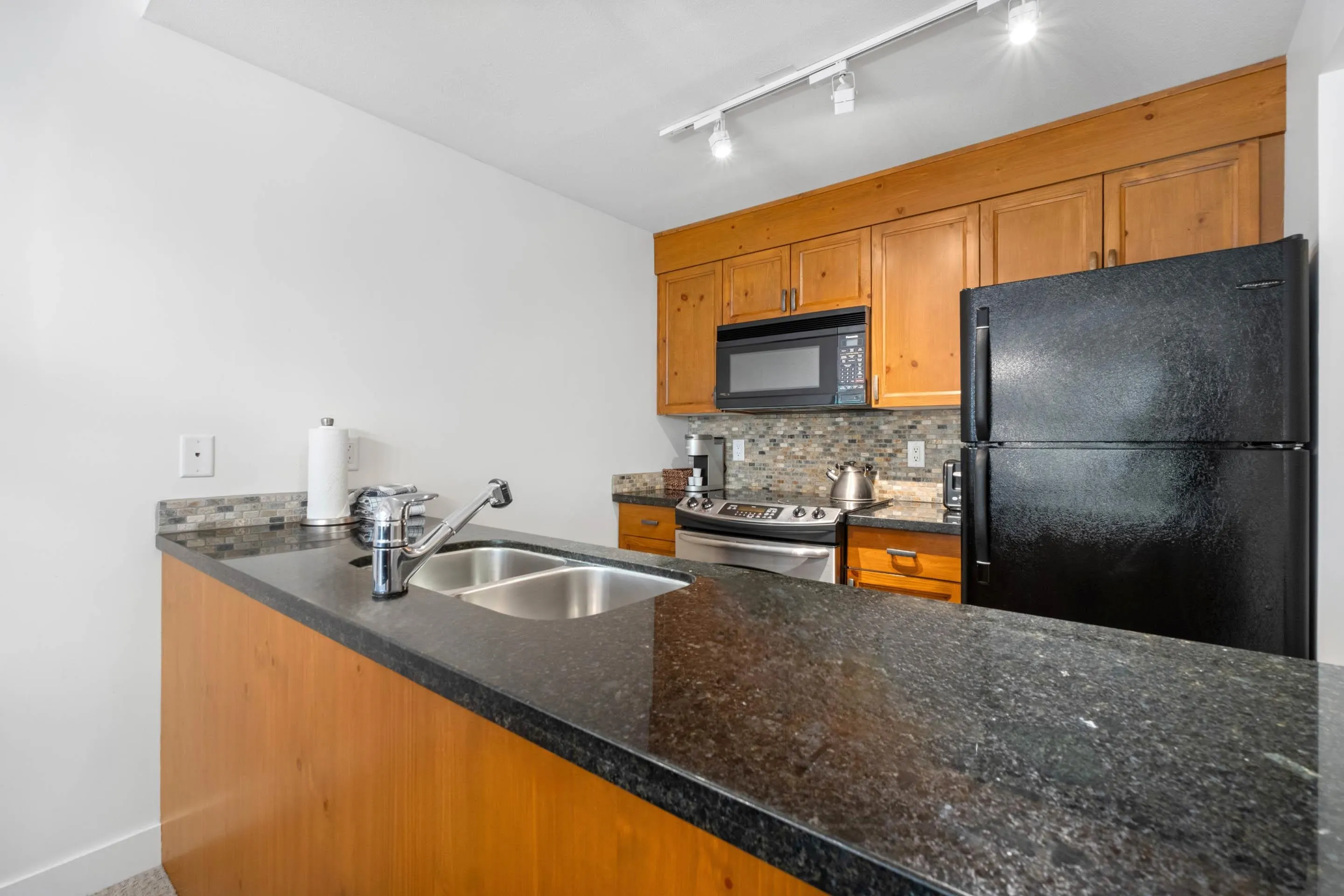 218/219 4573 Chateau Boulevard