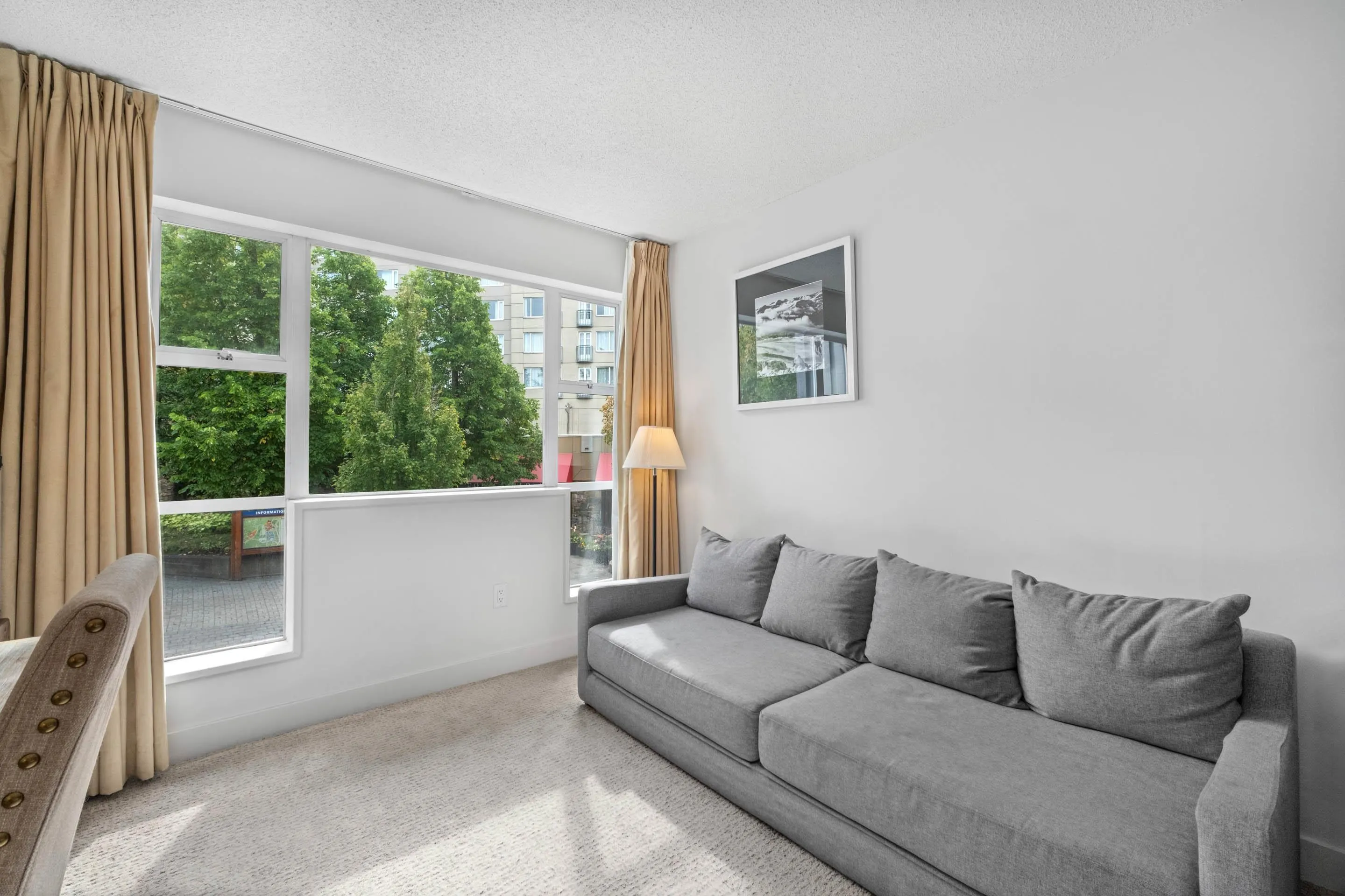 218/219 4573 Chateau Boulevard