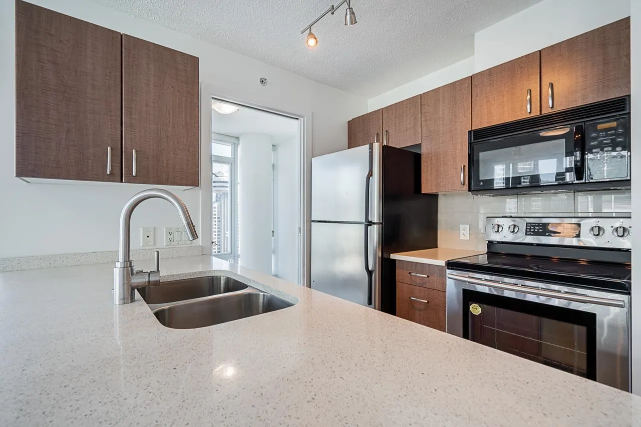 3007 610 Granville Street