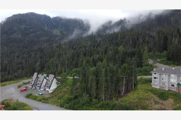 20950 Snowflake Crescent