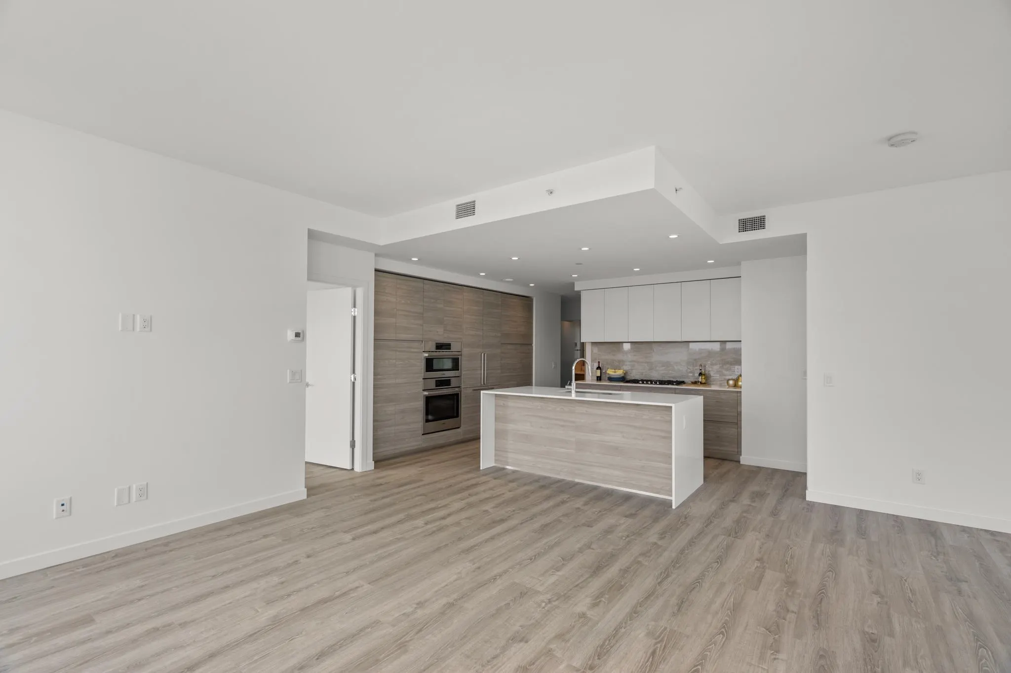 1407 680 Quayside Drive