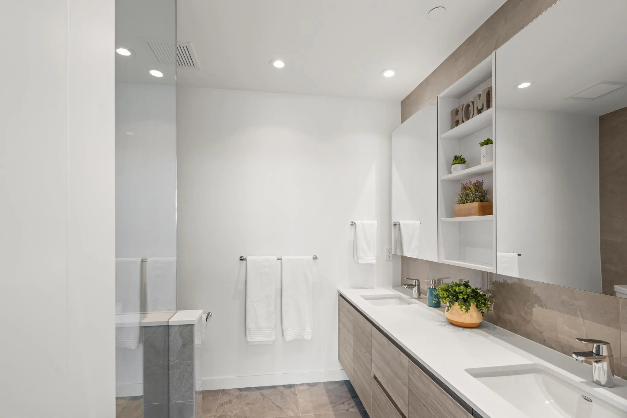 1407 680 Quayside Drive
