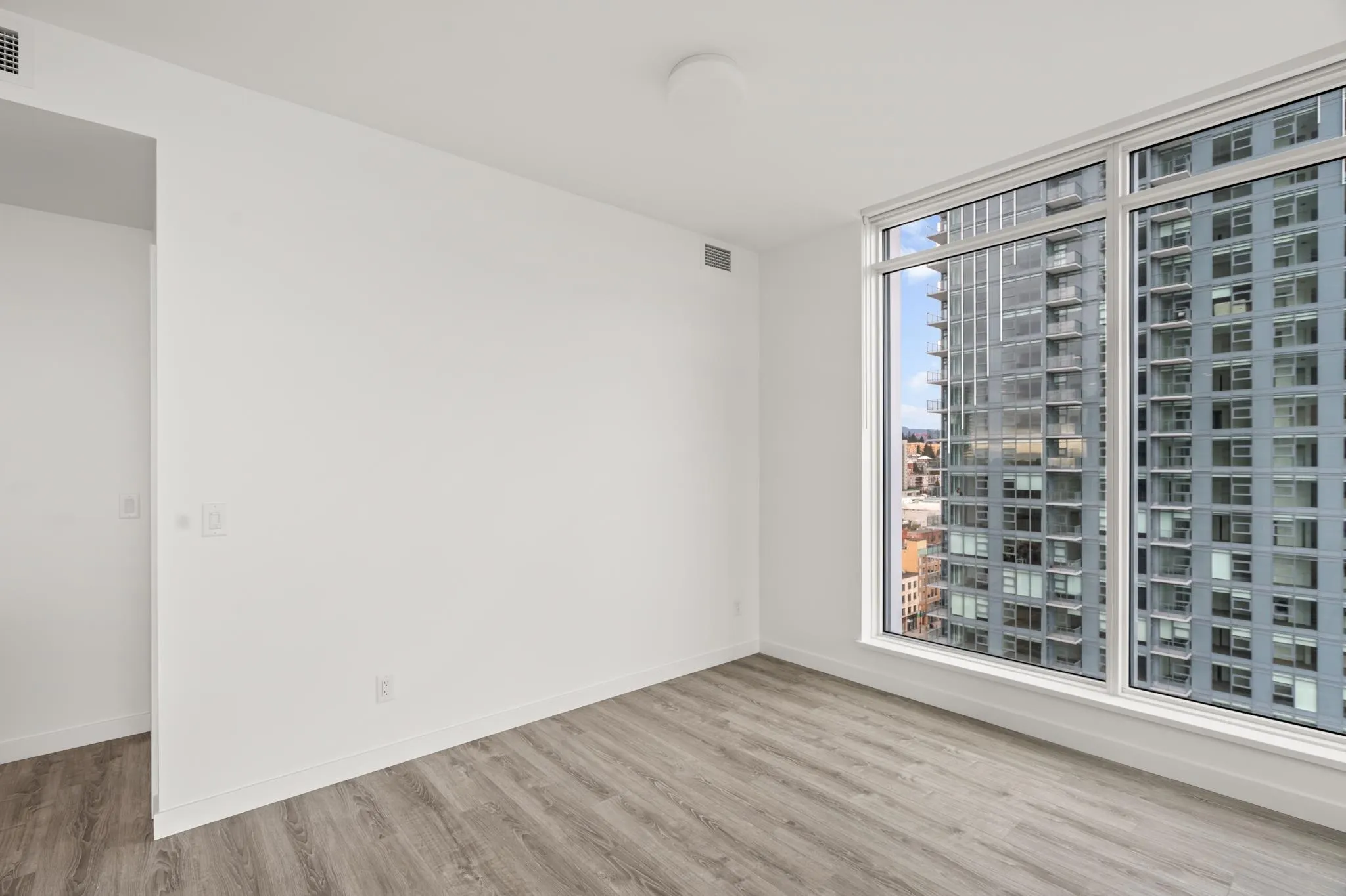 1407 680 Quayside Drive