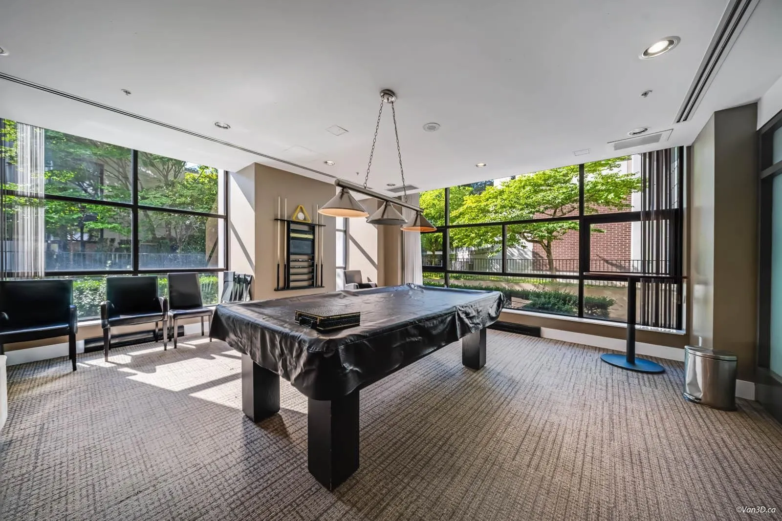 1506 583 Beach Crescent