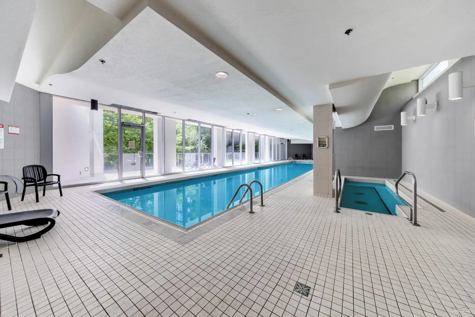 1506 583 Beach Crescent