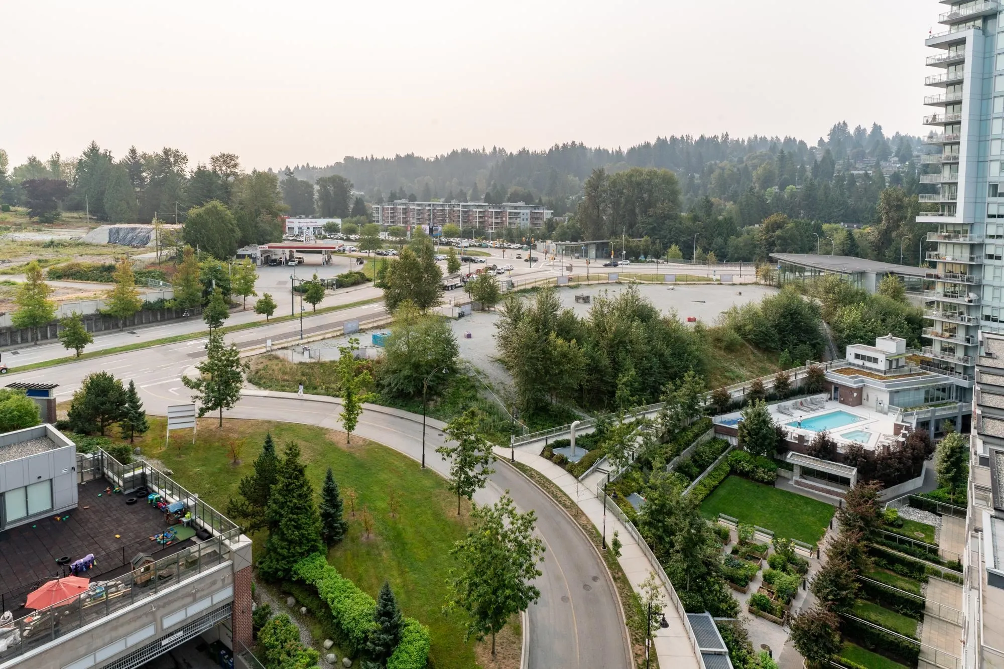 902 400 Capilano Road