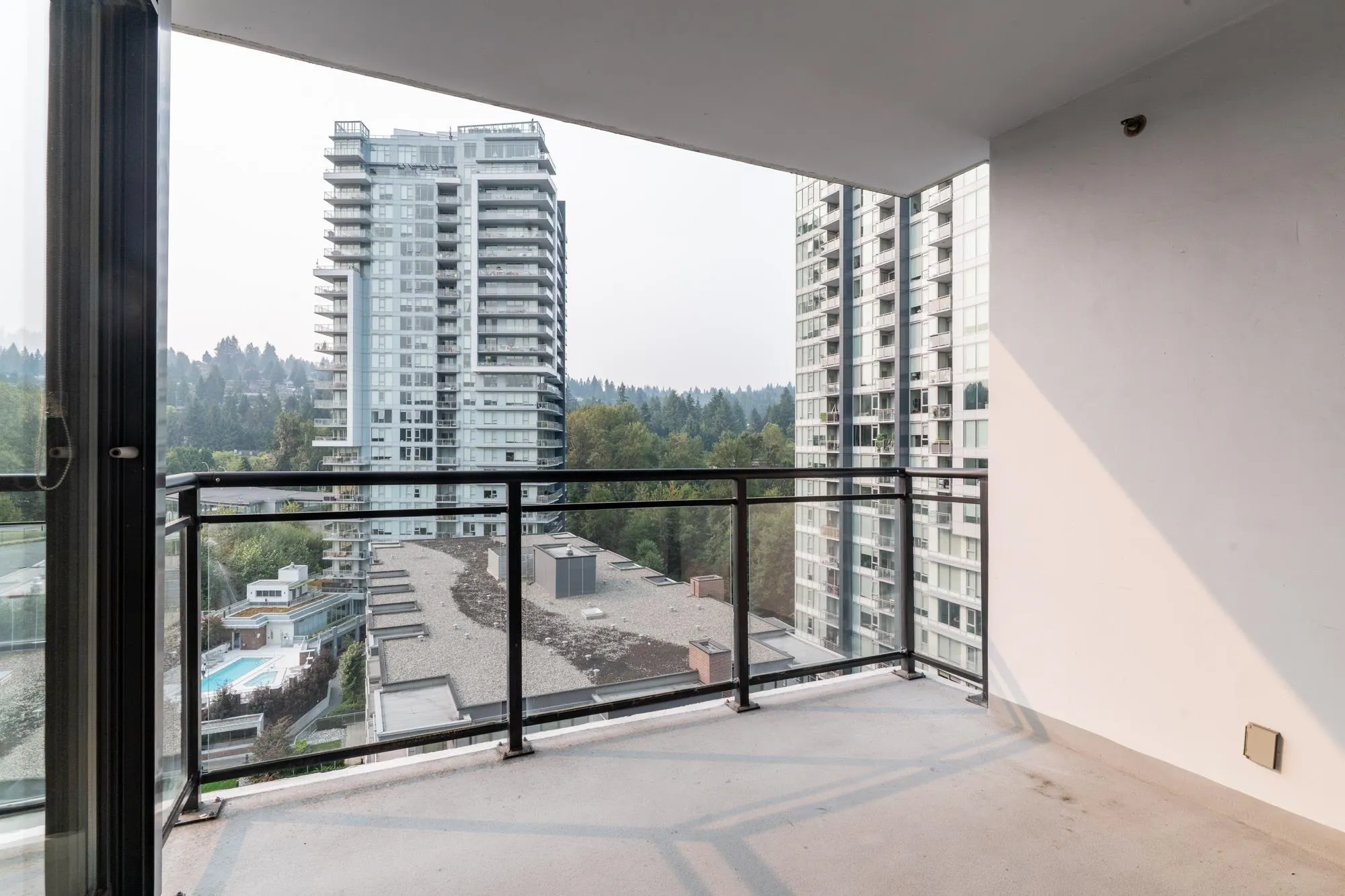 902 400 Capilano Road