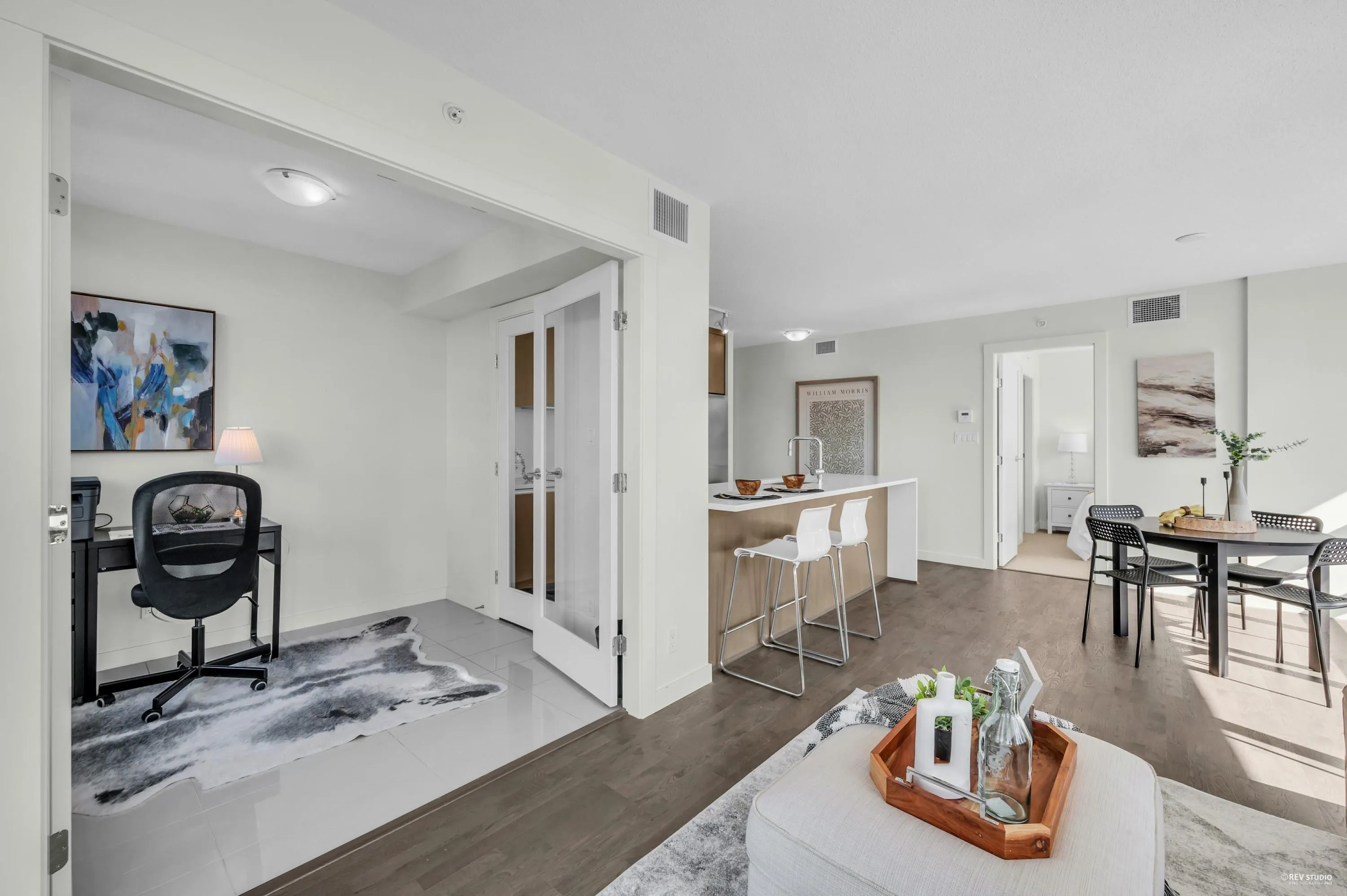 1606 1009 Harwood Street