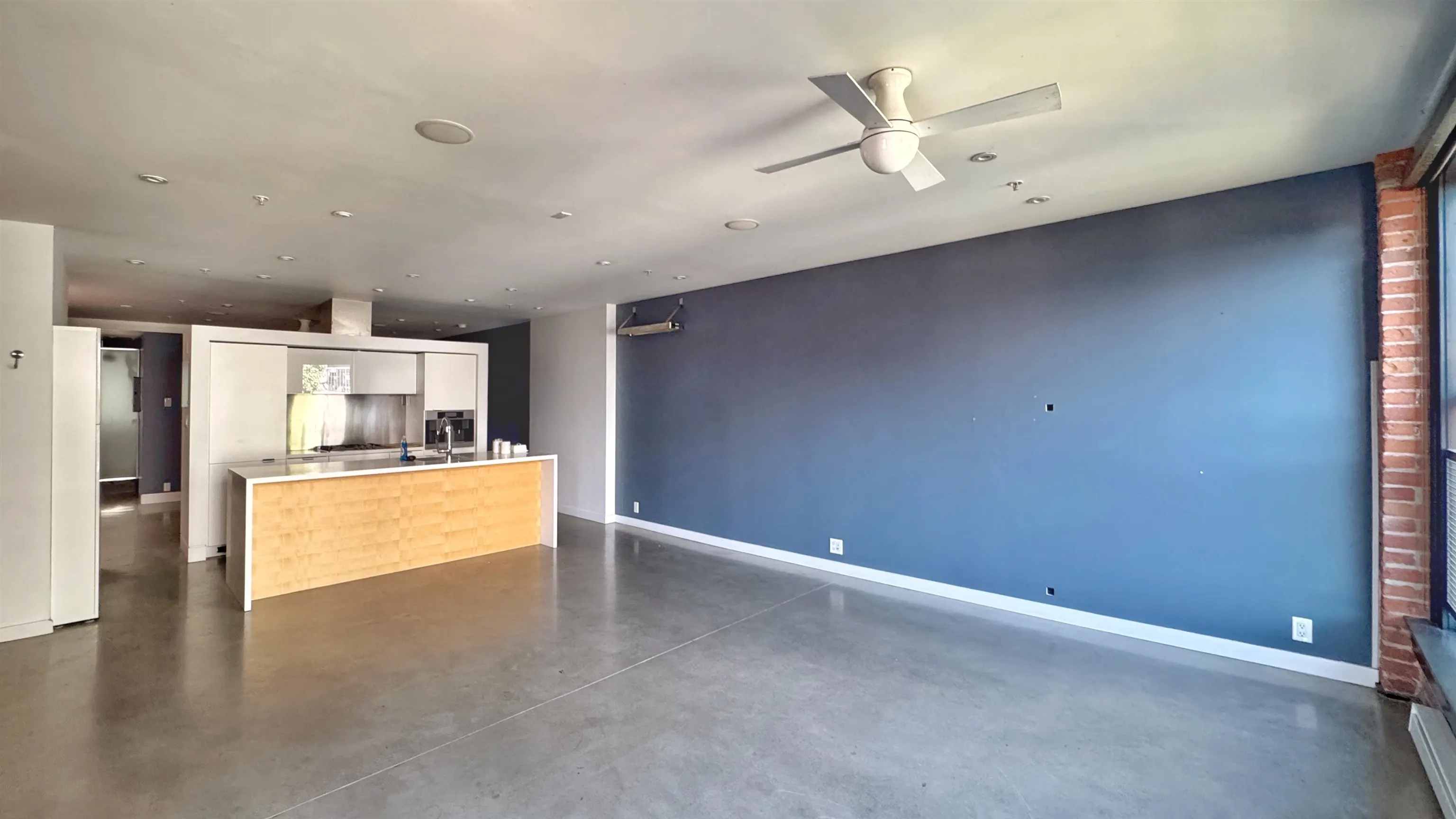 605 53 W Hastings Street