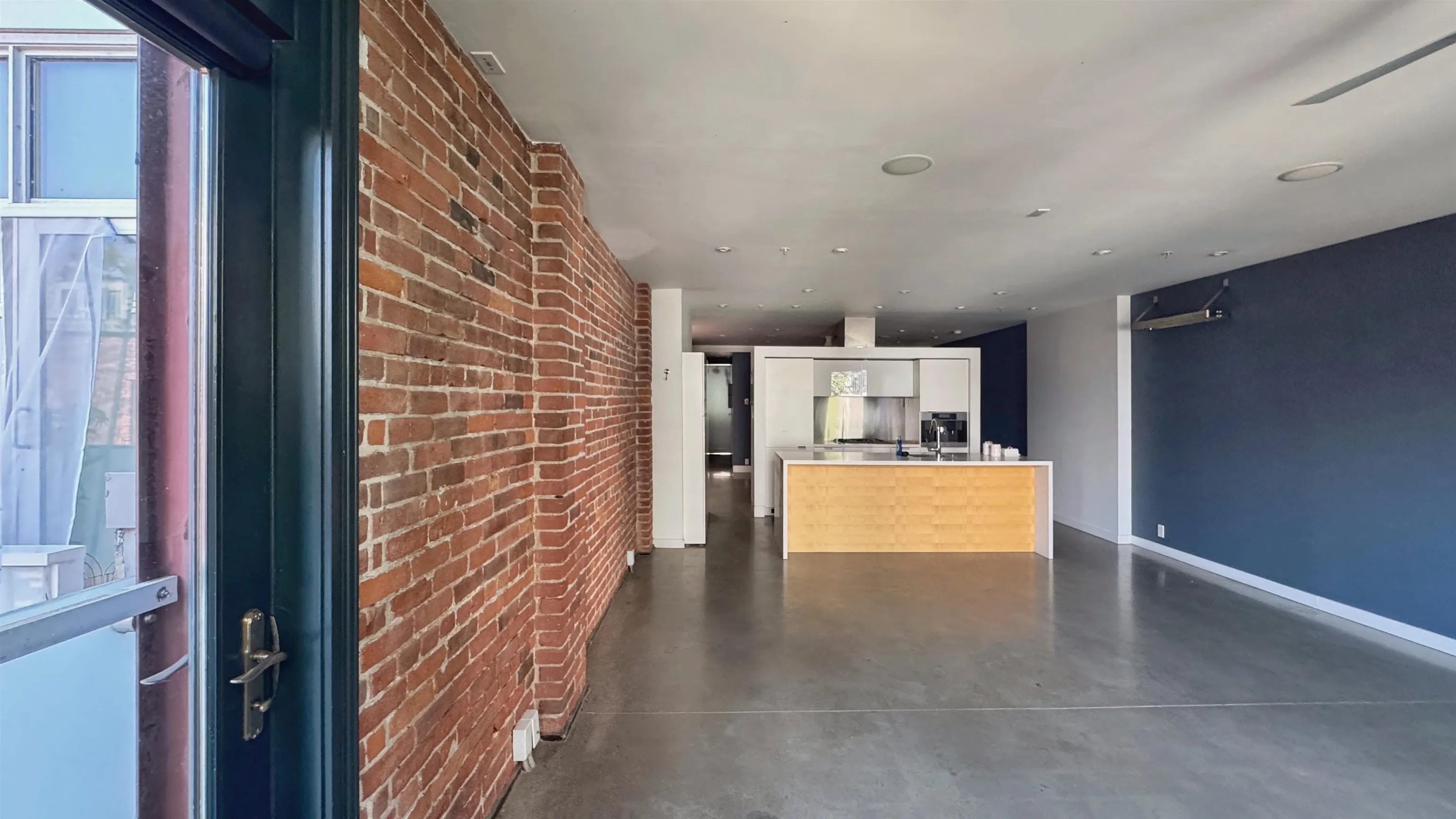 605 53 W Hastings Street