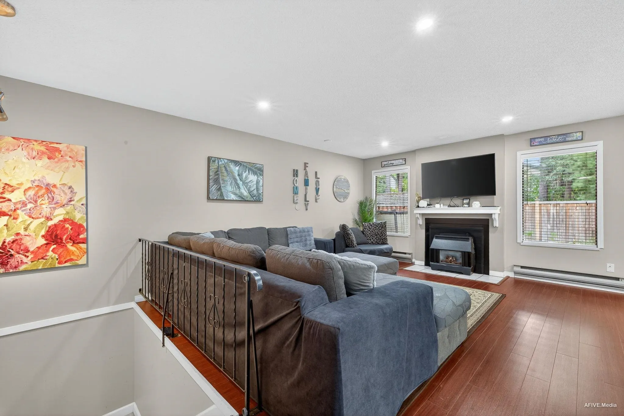 15 2998 Mouat Drive