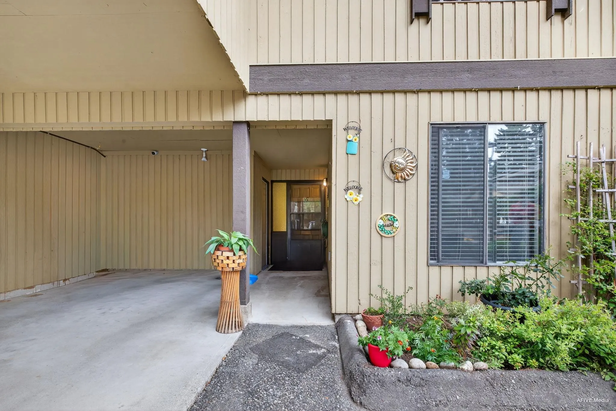 15 2998 Mouat Drive