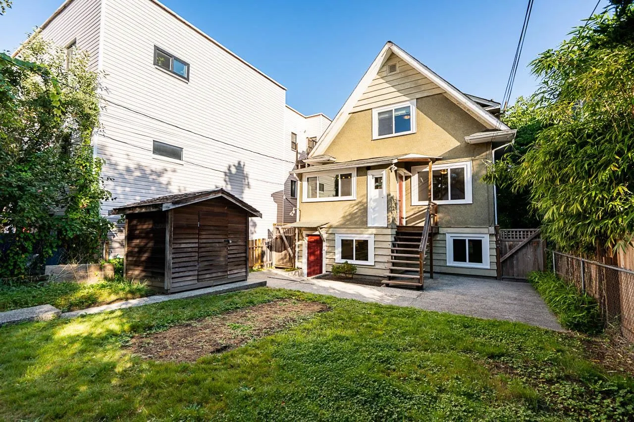 22 E 18th Avenue