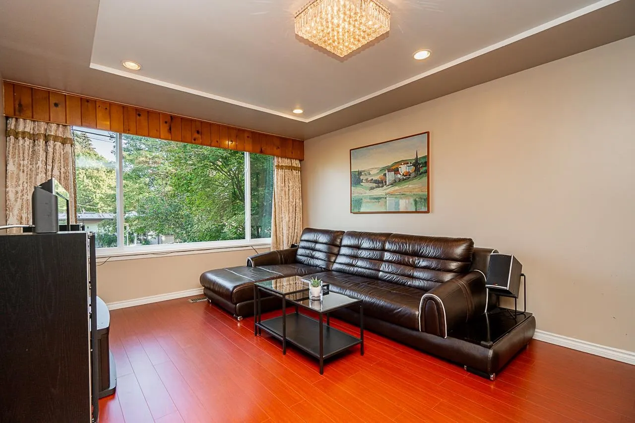 22 E 18th Avenue