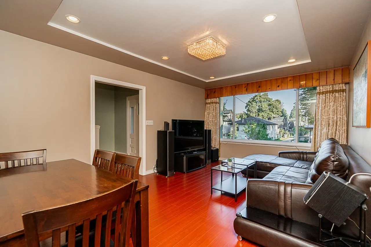 22 E 18th Avenue
