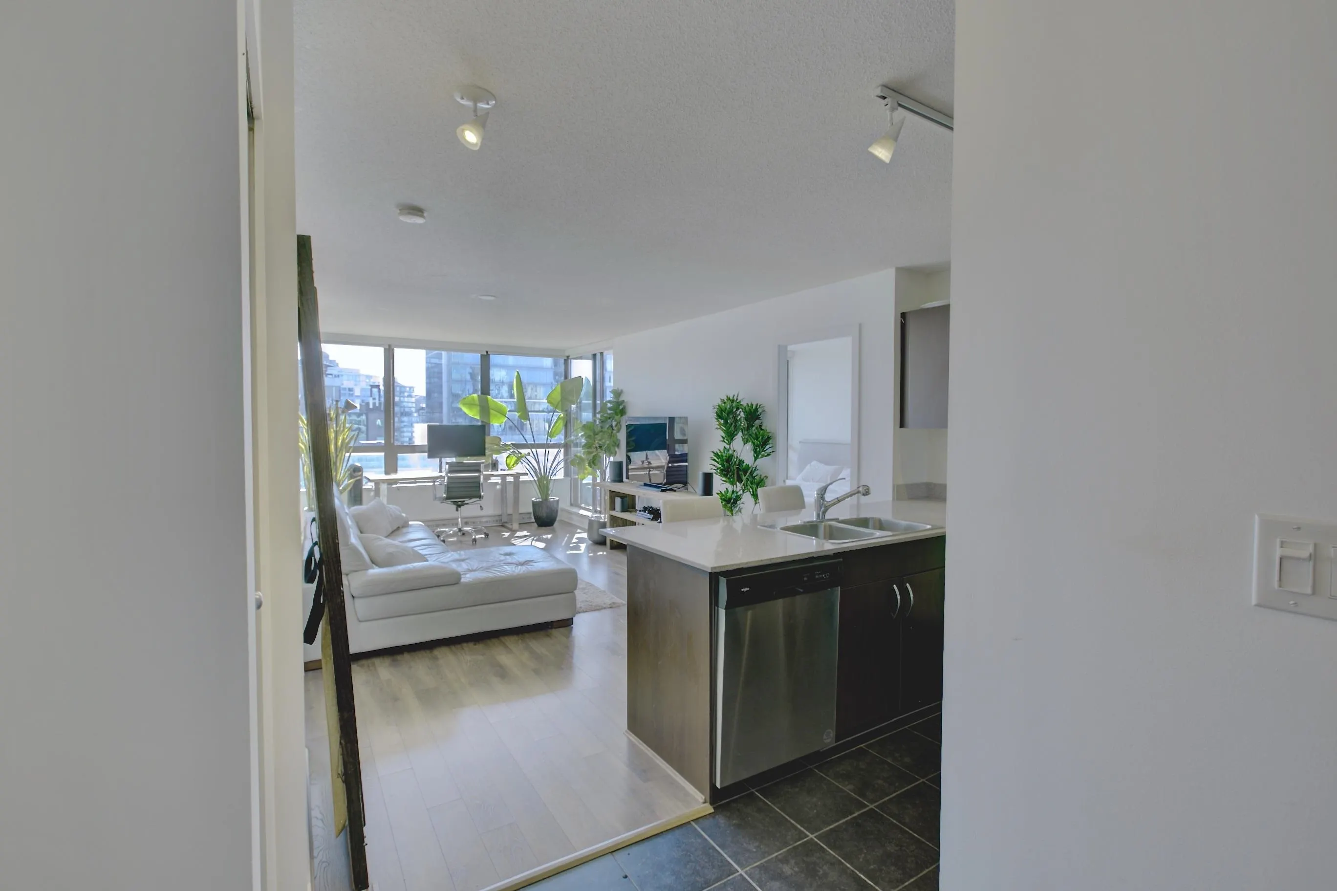 1303 938 Smithe Street