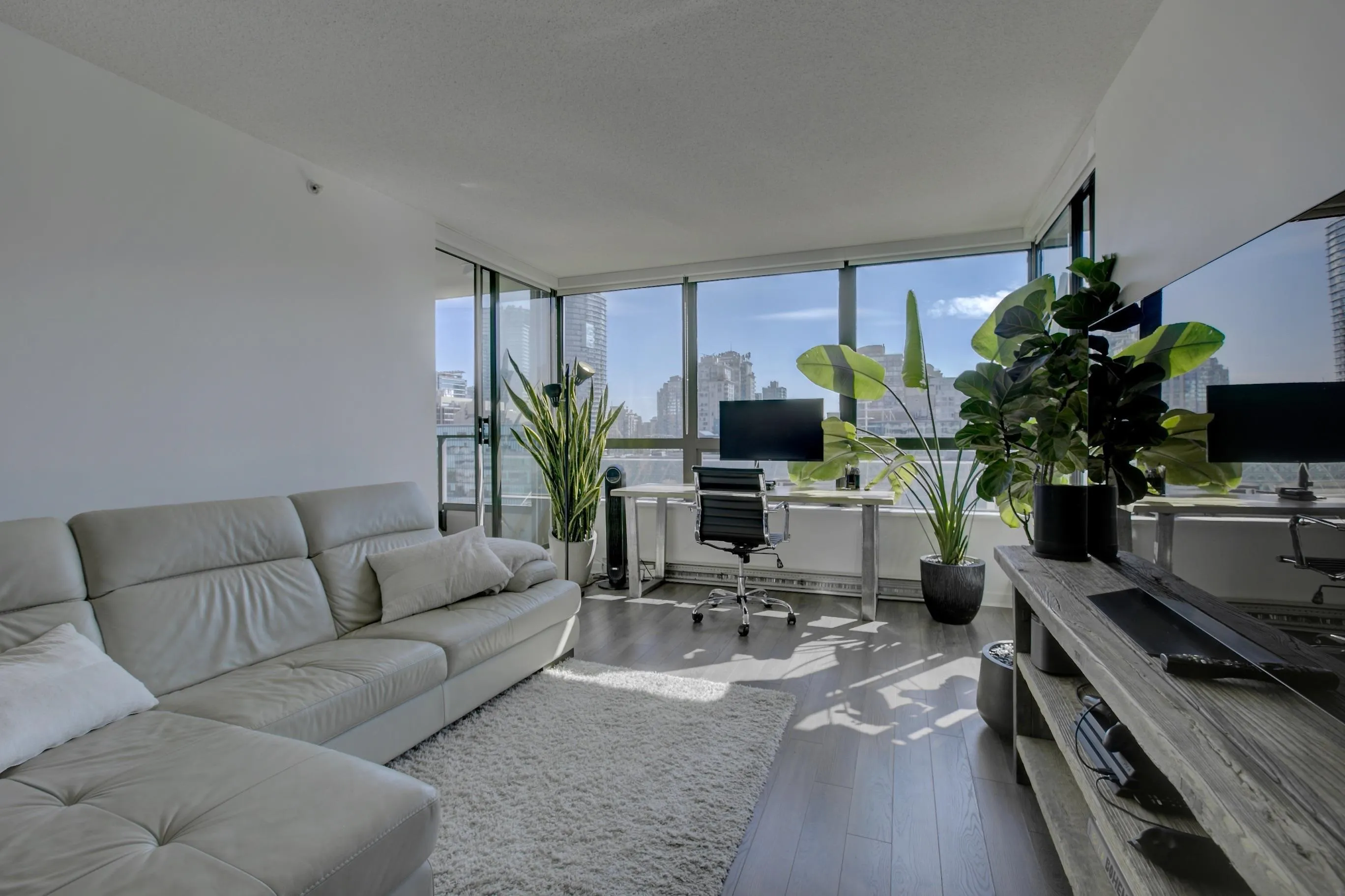 1303 938 Smithe Street