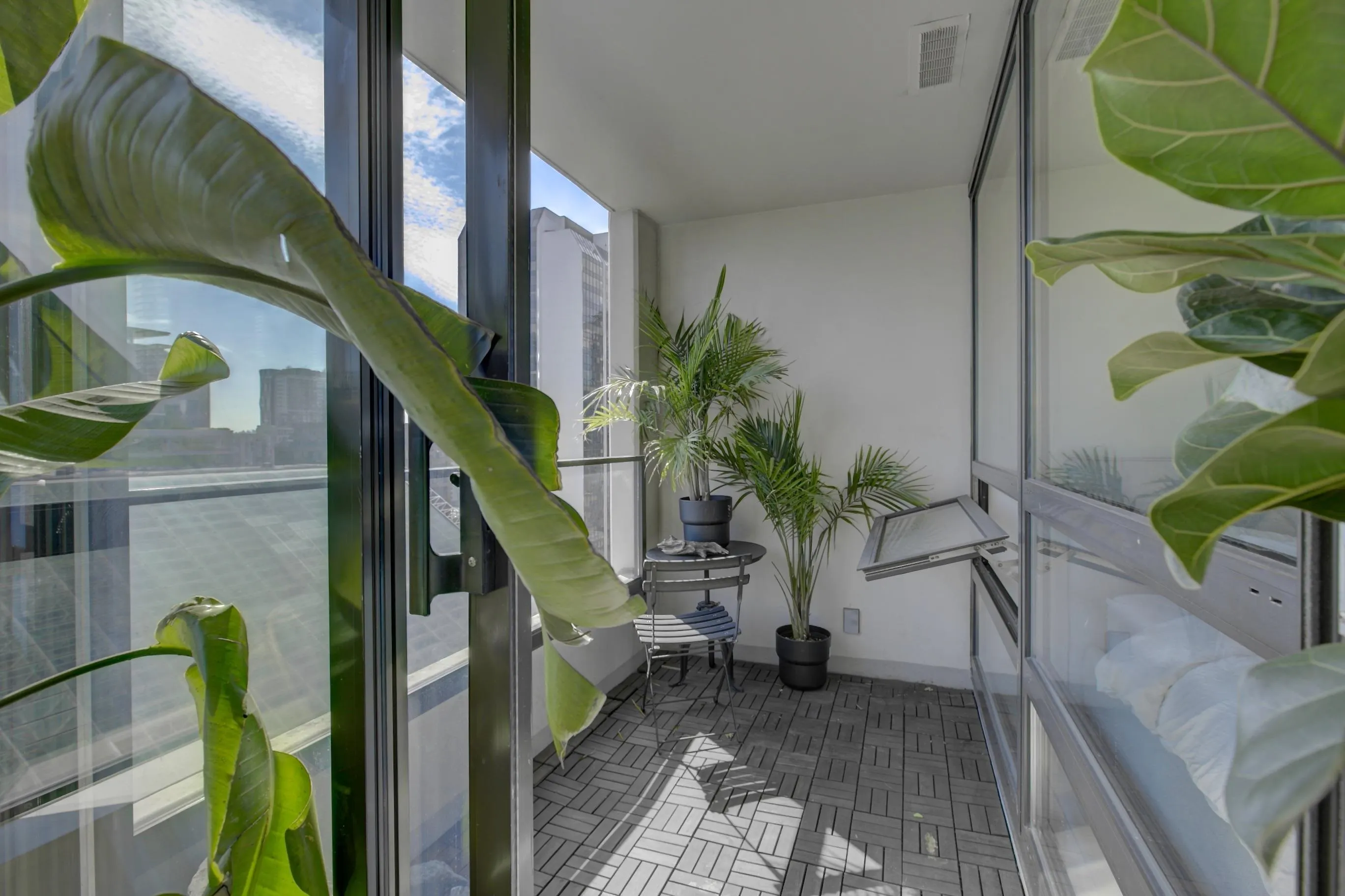 1303 938 Smithe Street