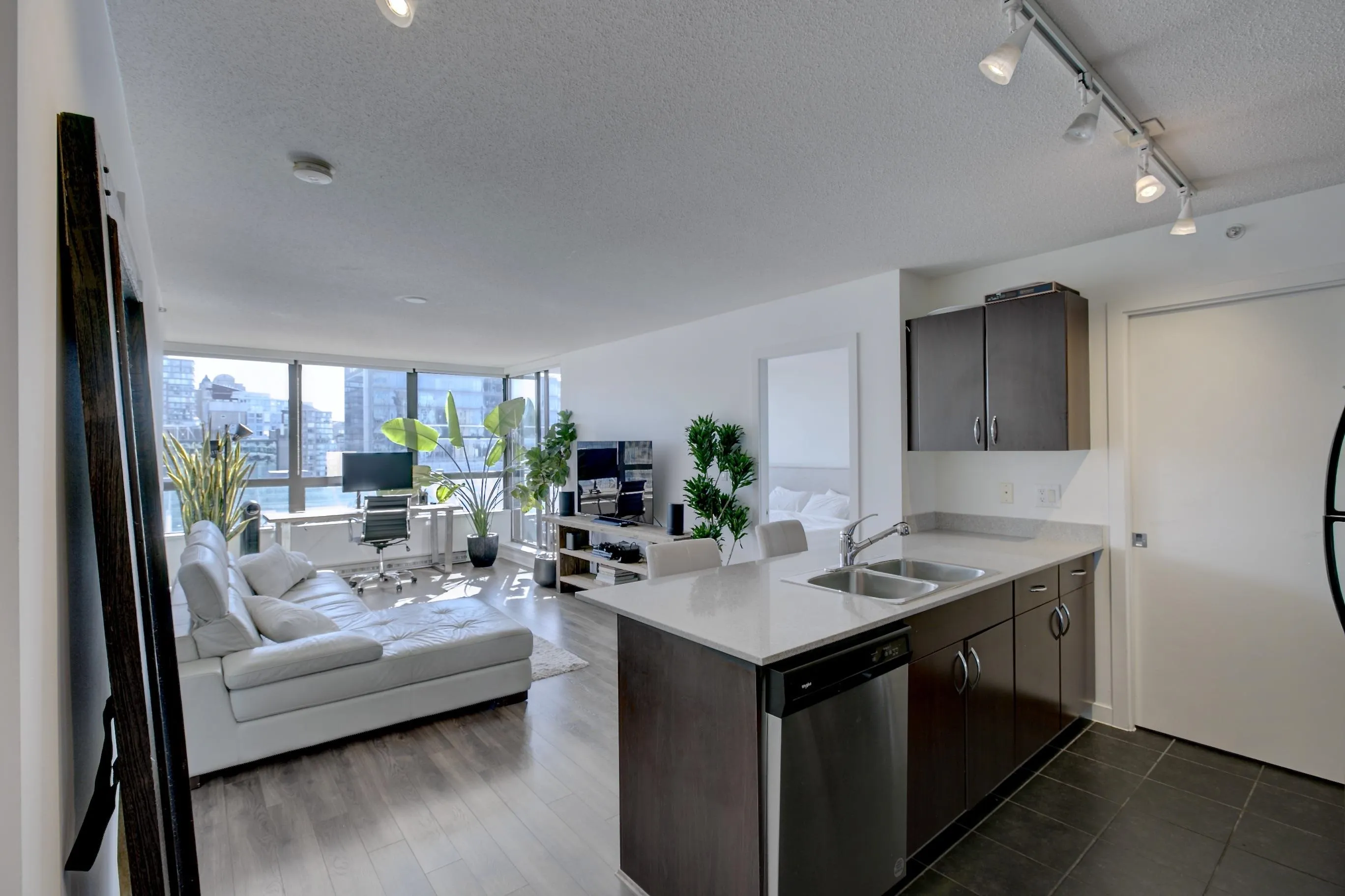1303 938 Smithe Street