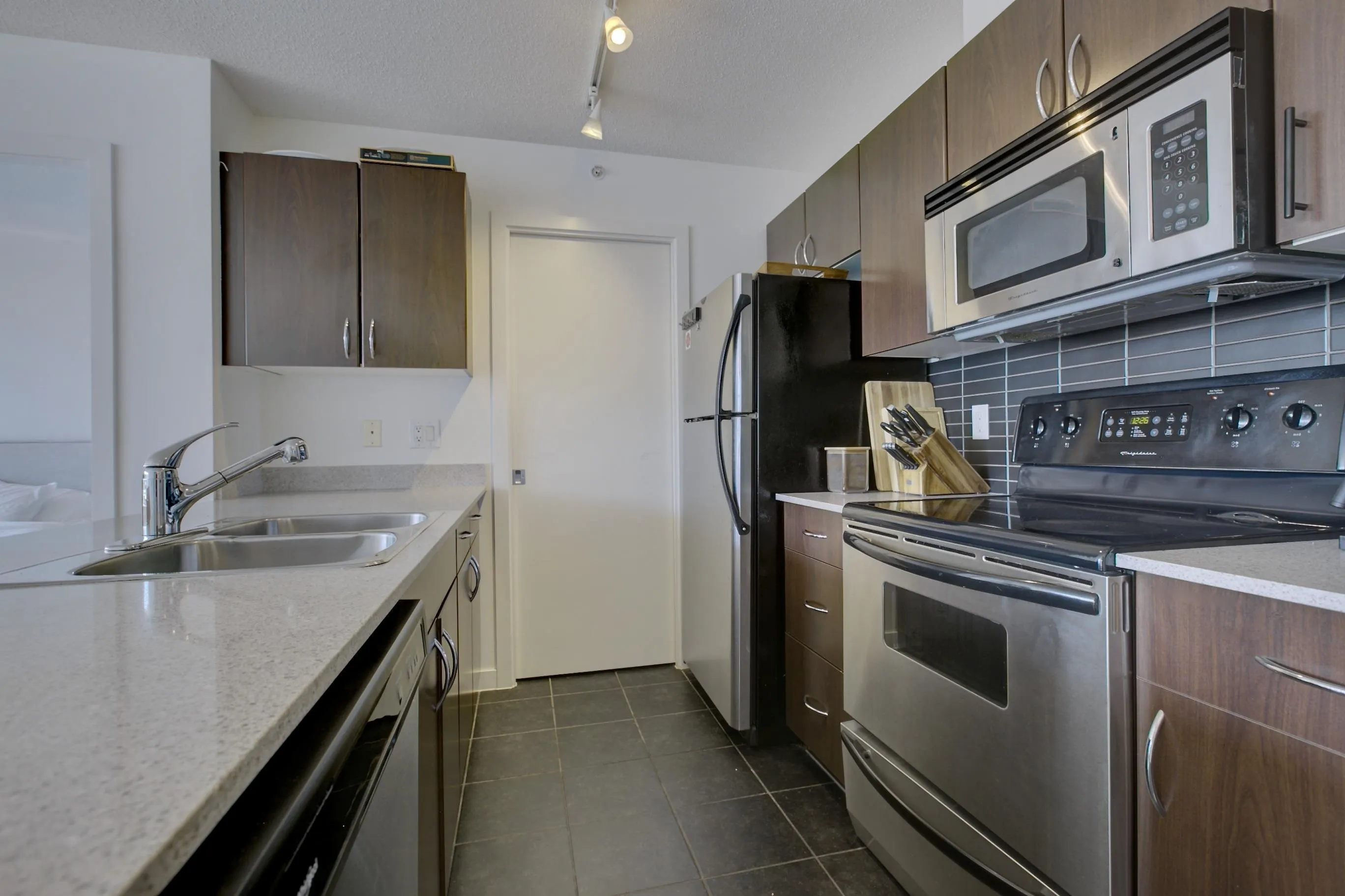1303 938 Smithe Street