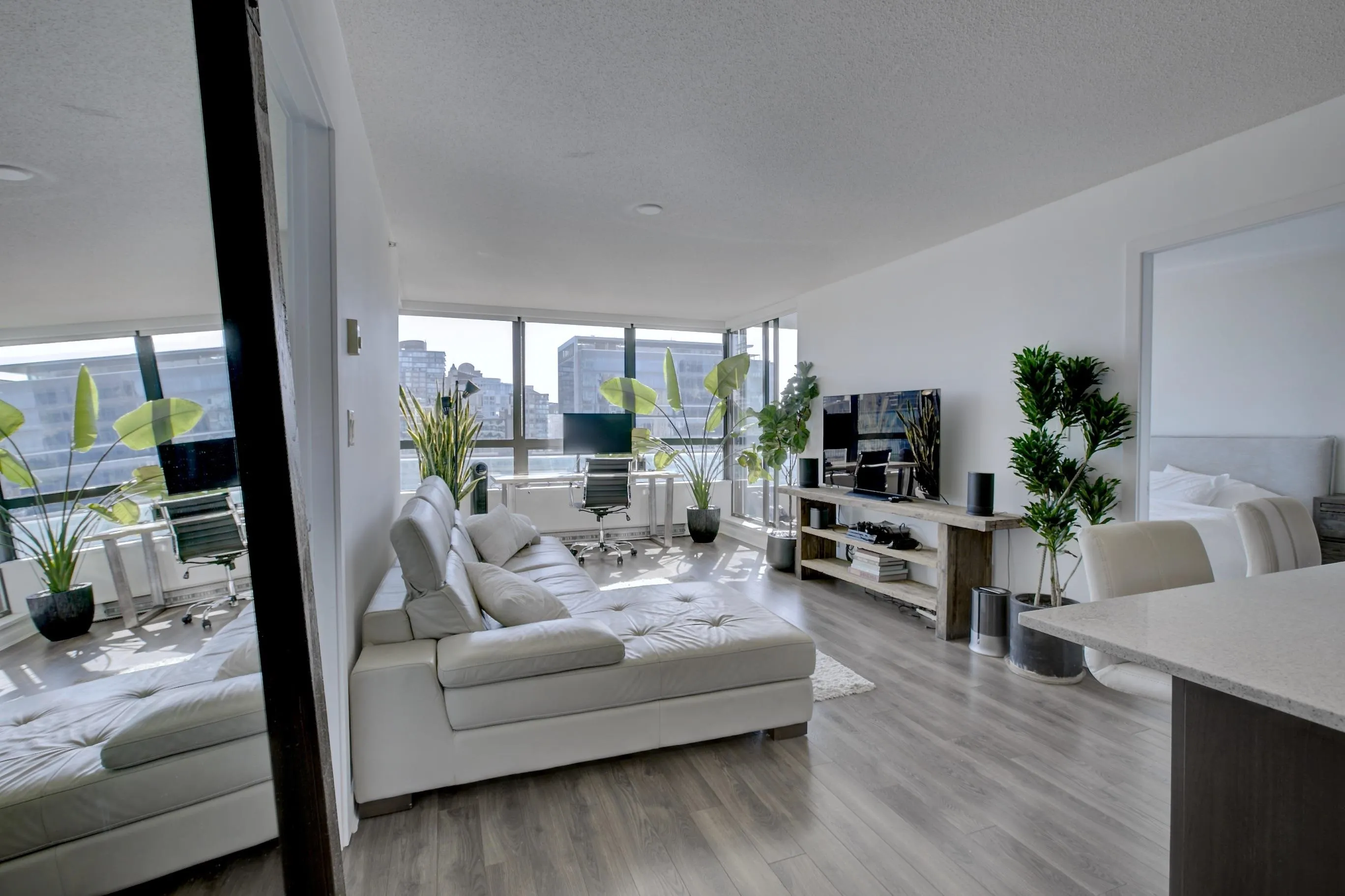 1303 938 Smithe Street