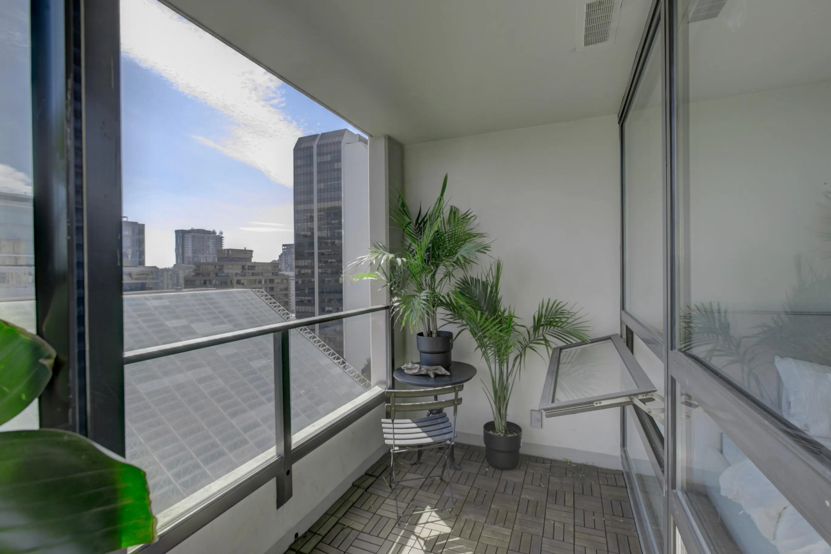 1303 938 Smithe Street