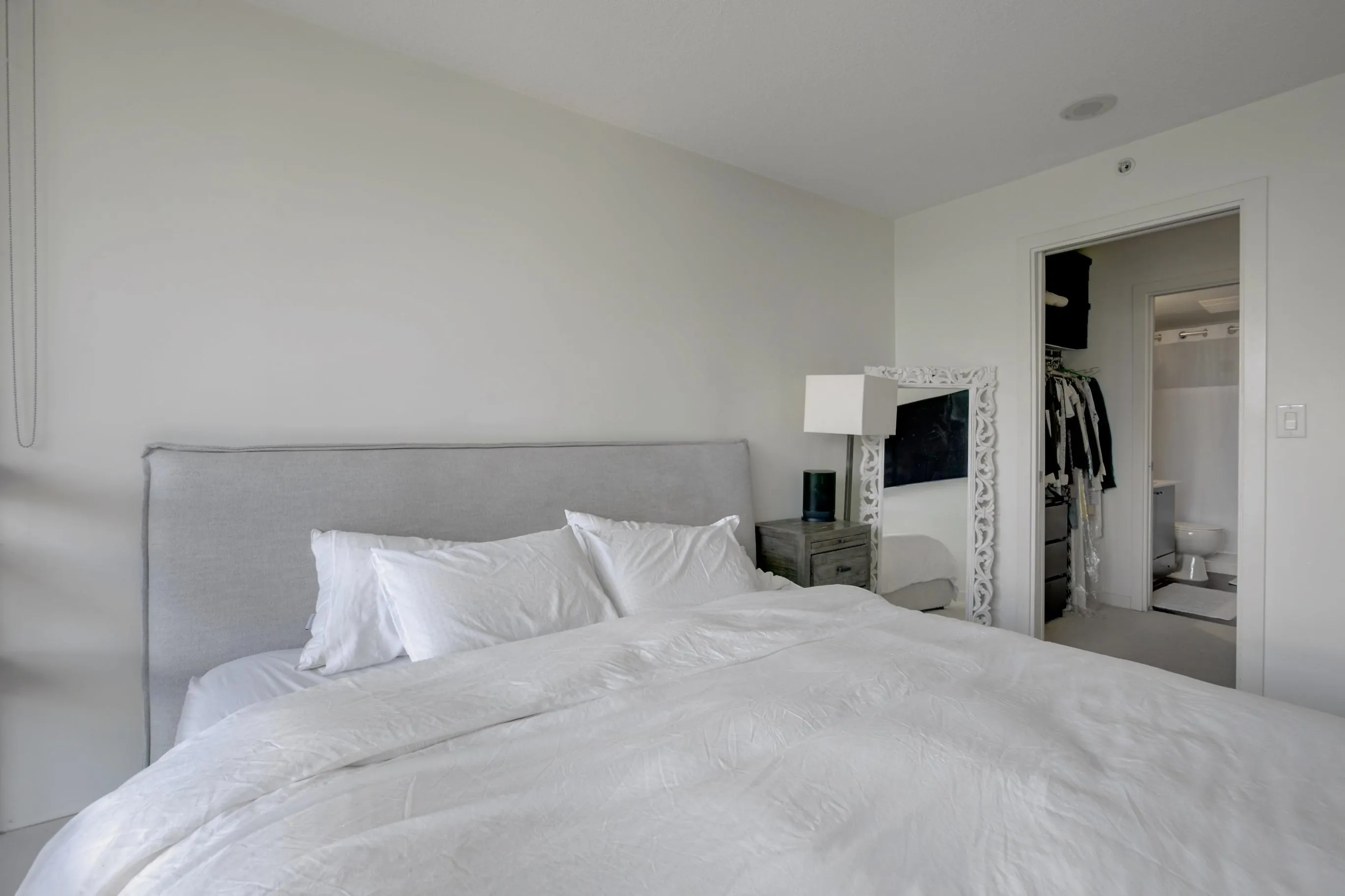1303 938 Smithe Street