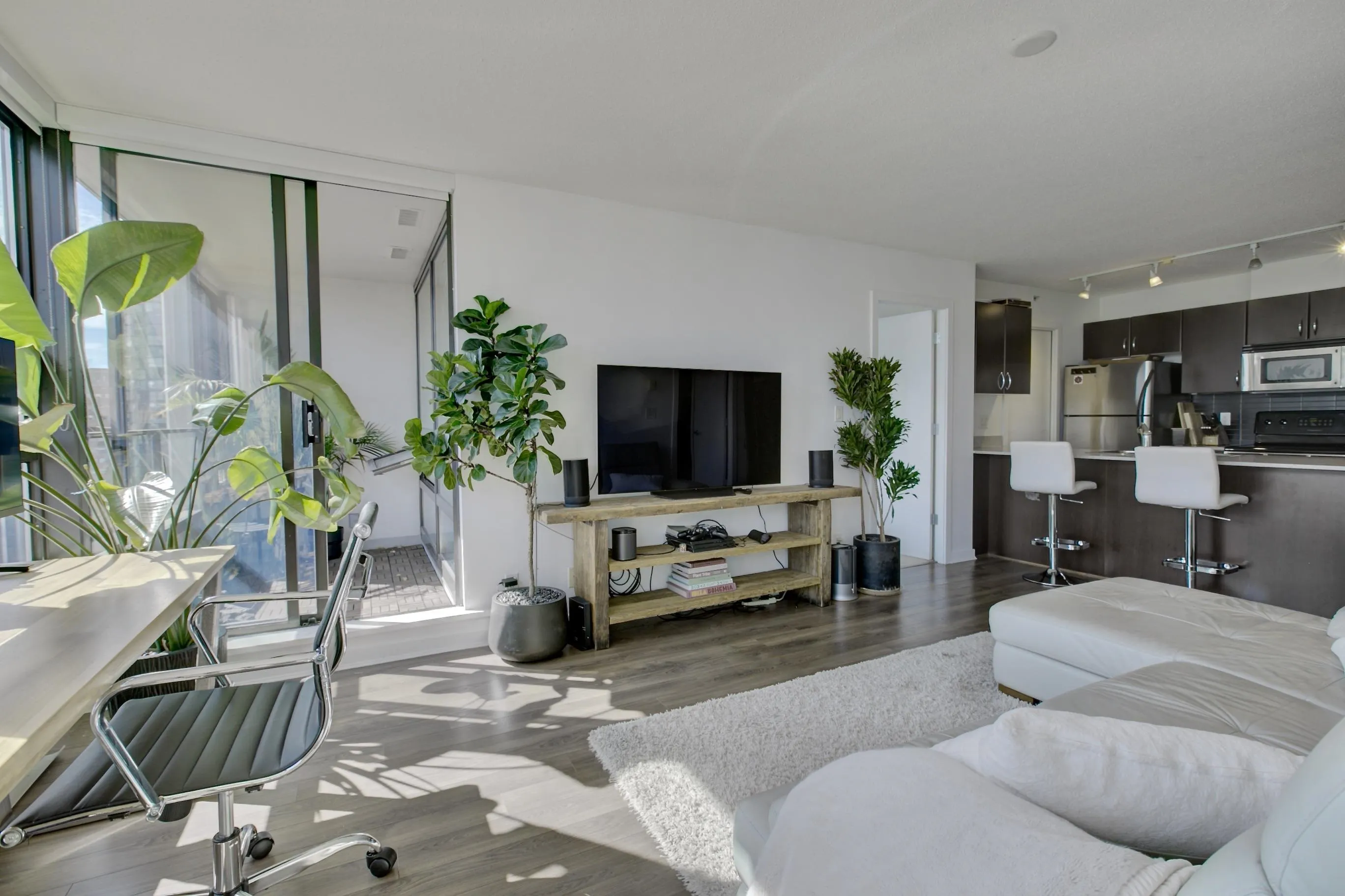 1303 938 Smithe Street