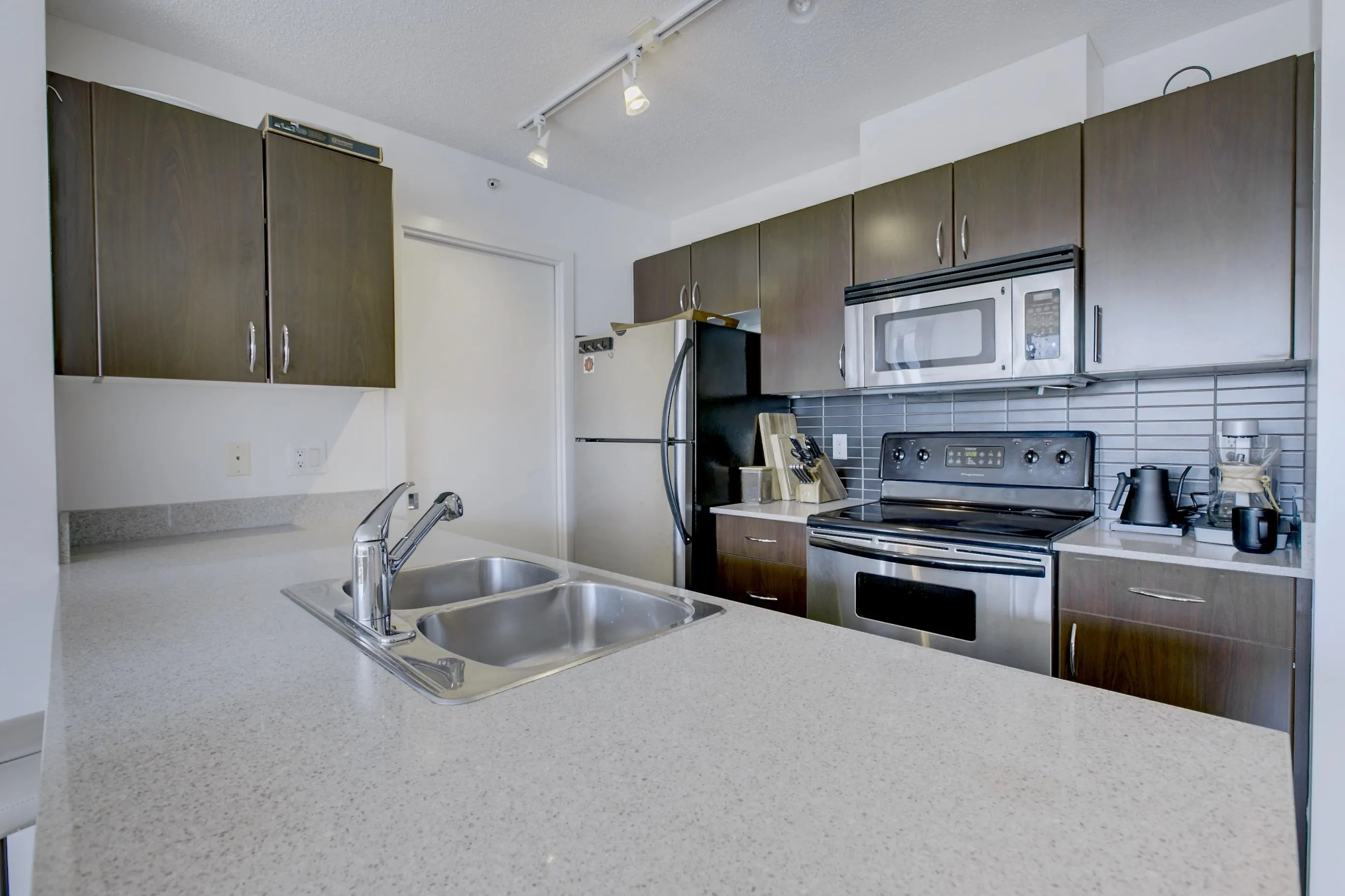1303 938 Smithe Street