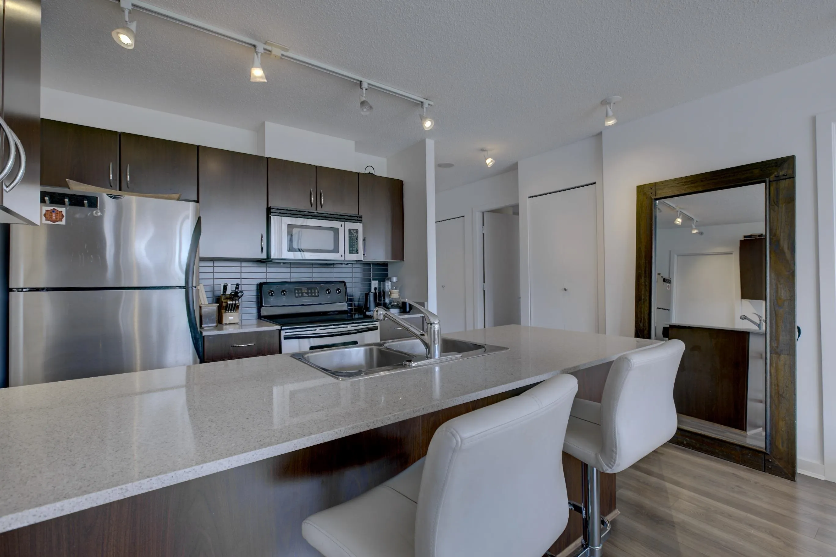 1303 938 Smithe Street