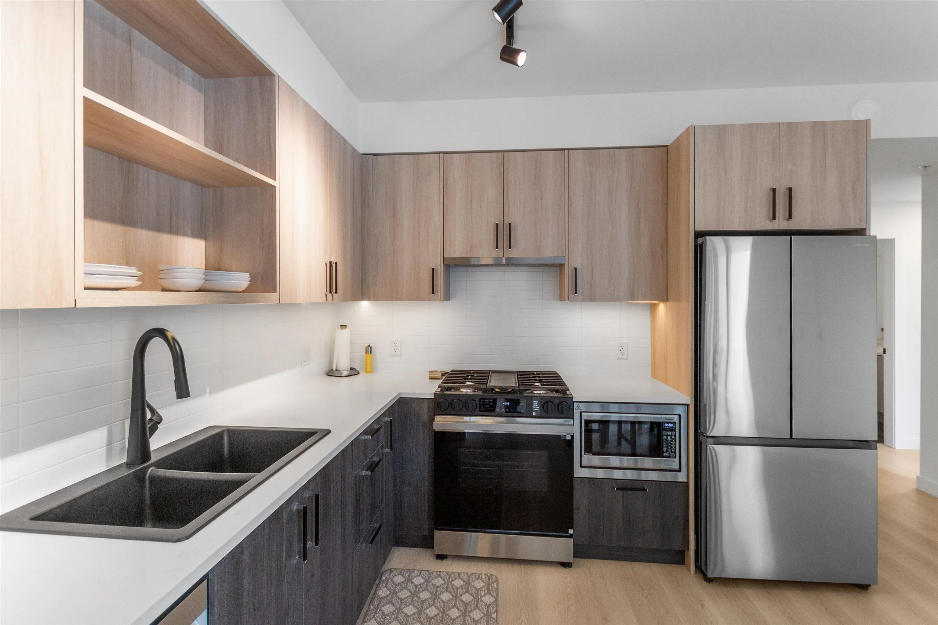 606 2002 St. George Street