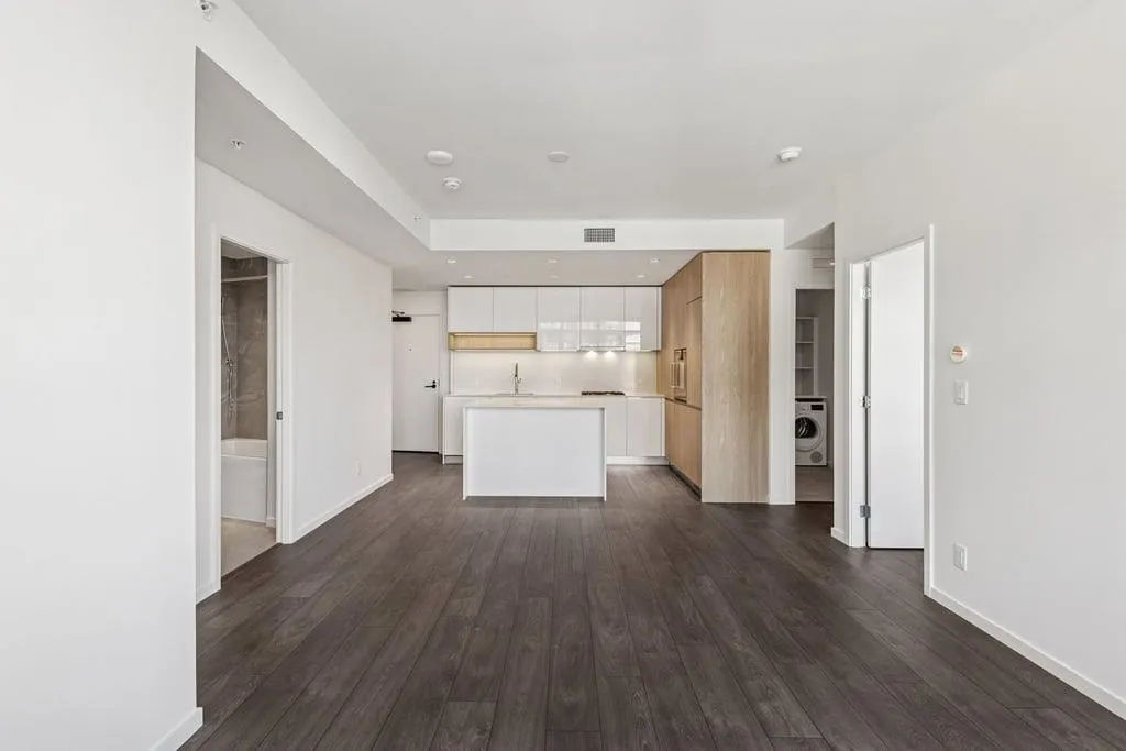 1107 6500 Minoru Street