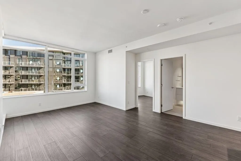 1107 6500 Minoru Street