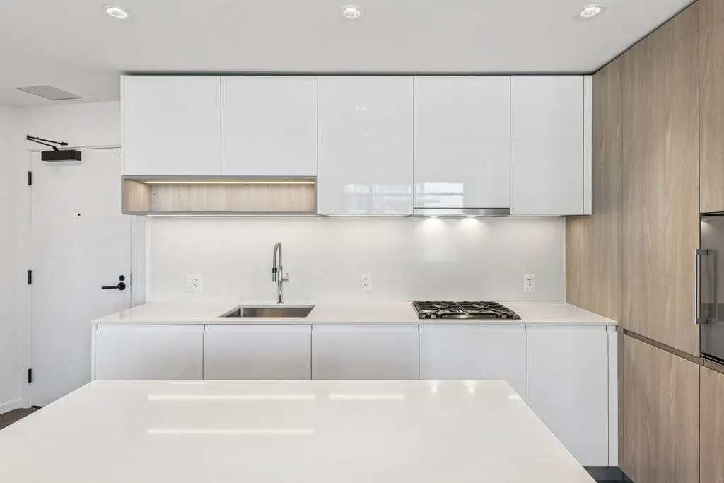 1107 6500 Minoru Street