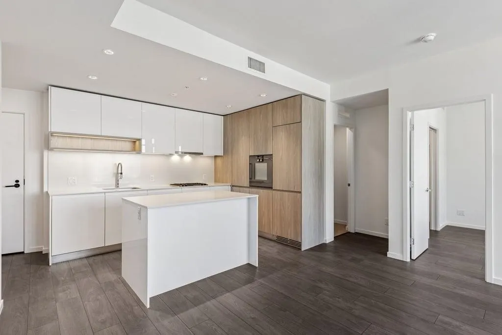 1107 6500 Minoru Street