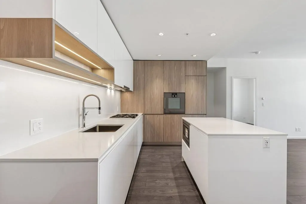 1107 6500 Minoru Street