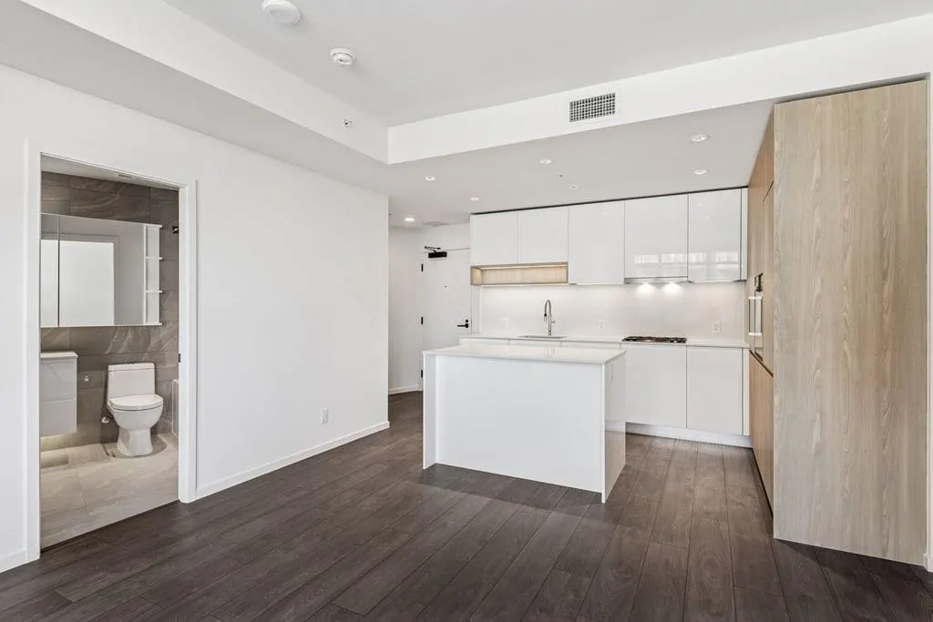 1107 6500 Minoru Street