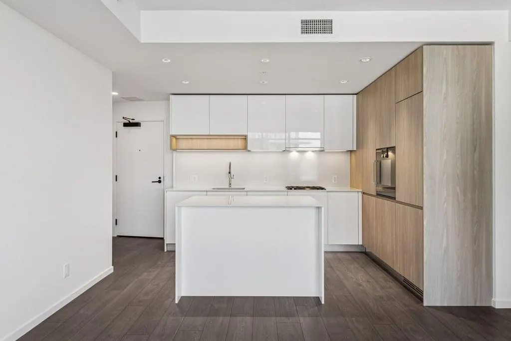 1107 6500 Minoru Street