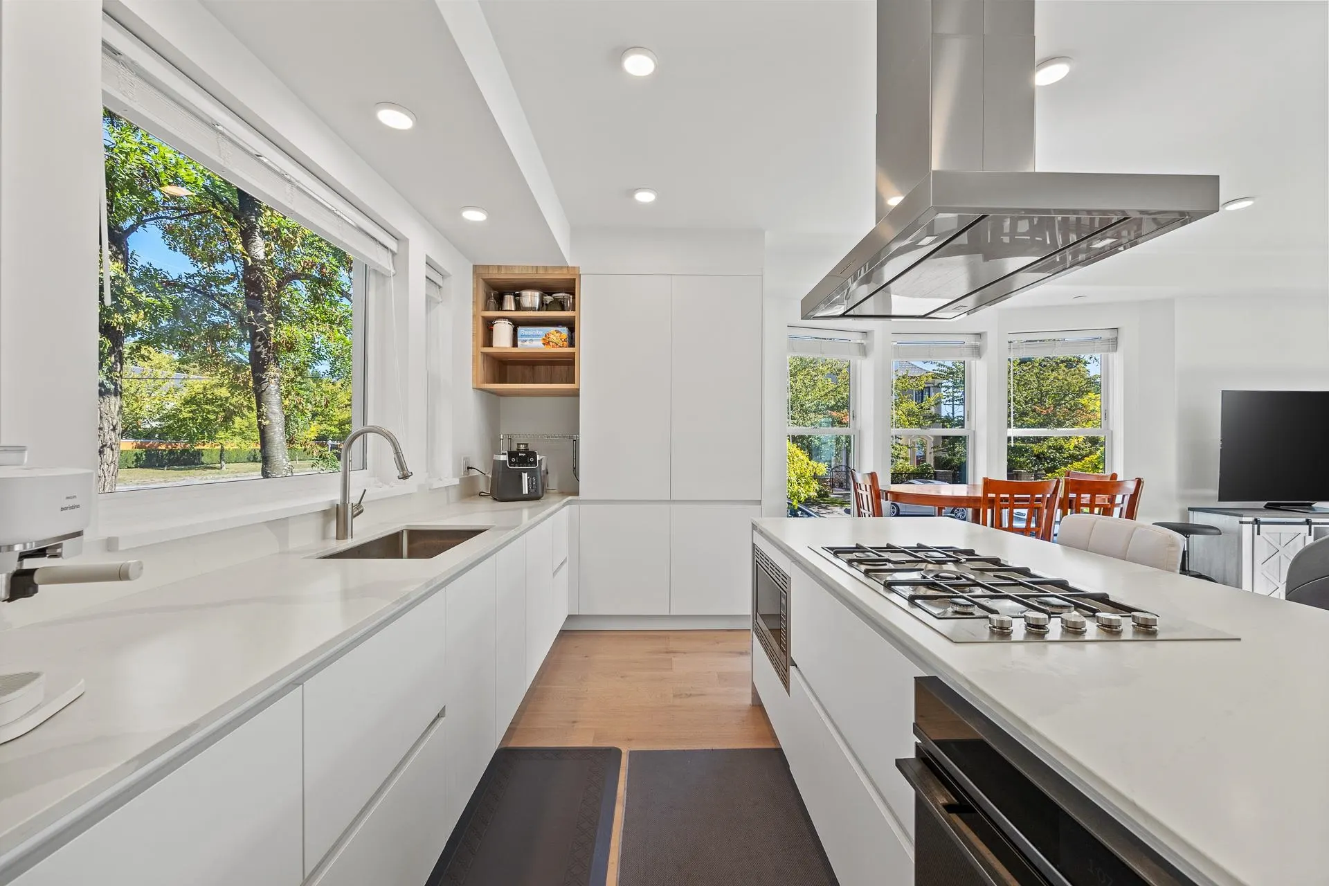 1312 W 57th Avenue