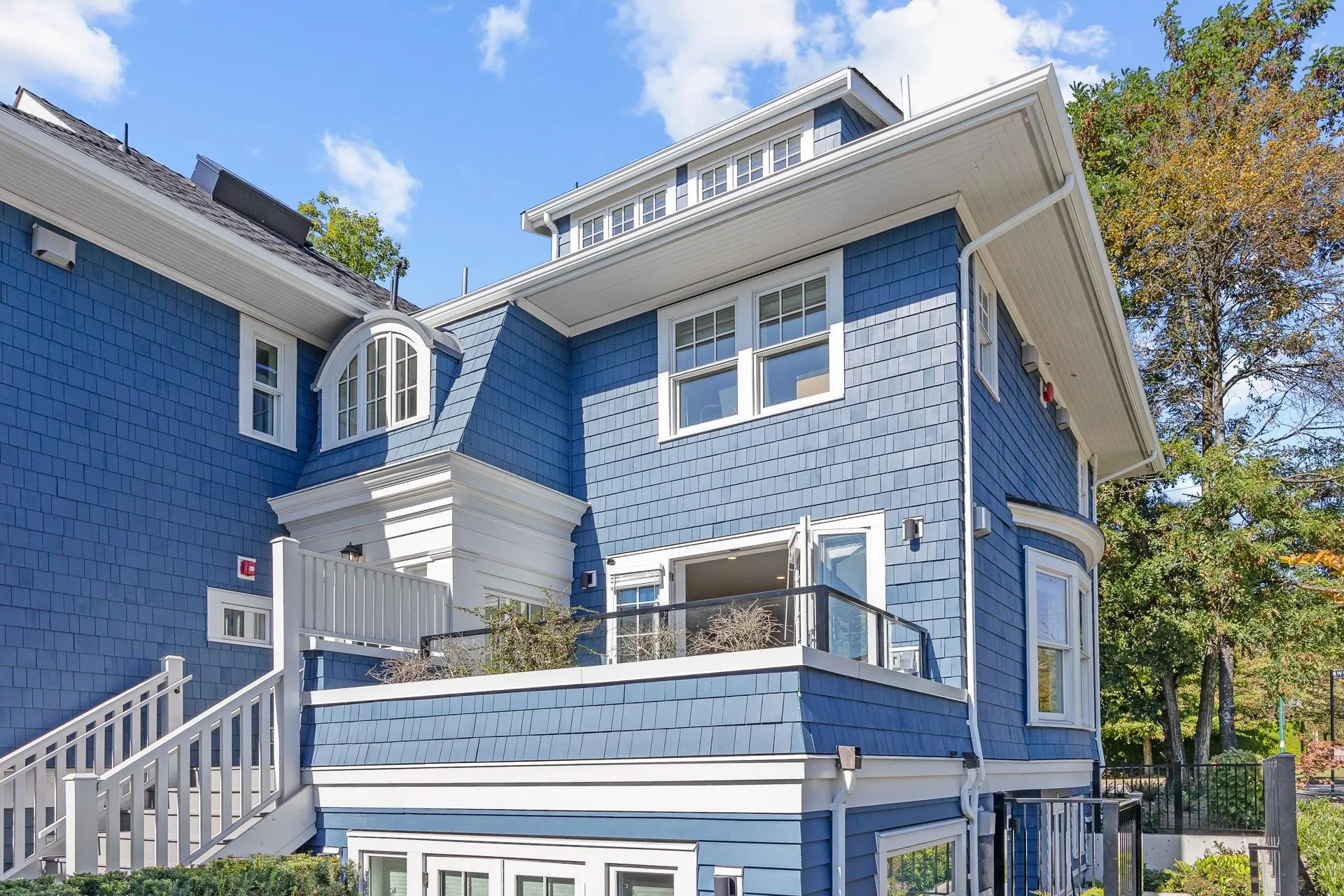 1312 W 57th Avenue