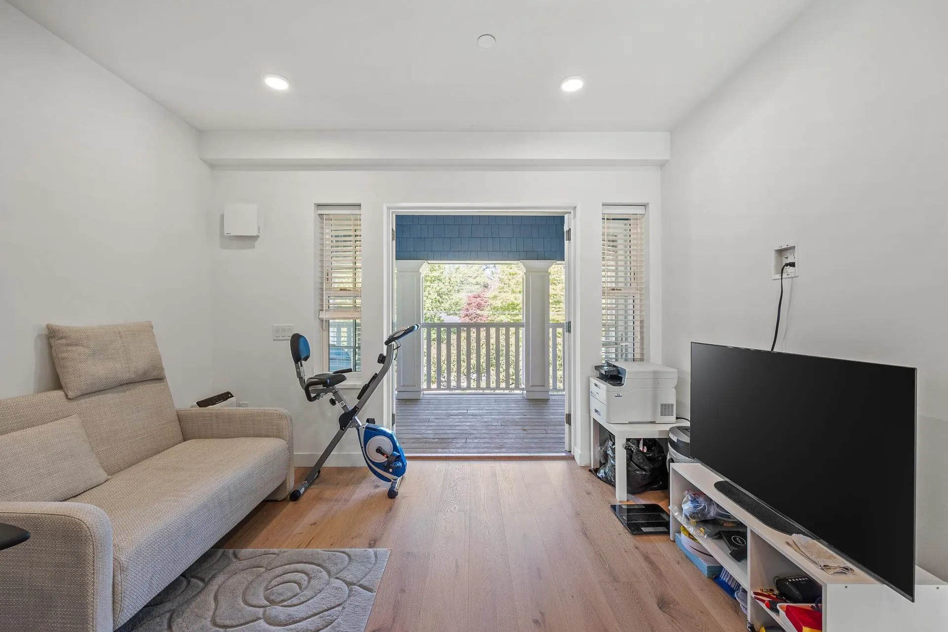 1312 W 57th Avenue