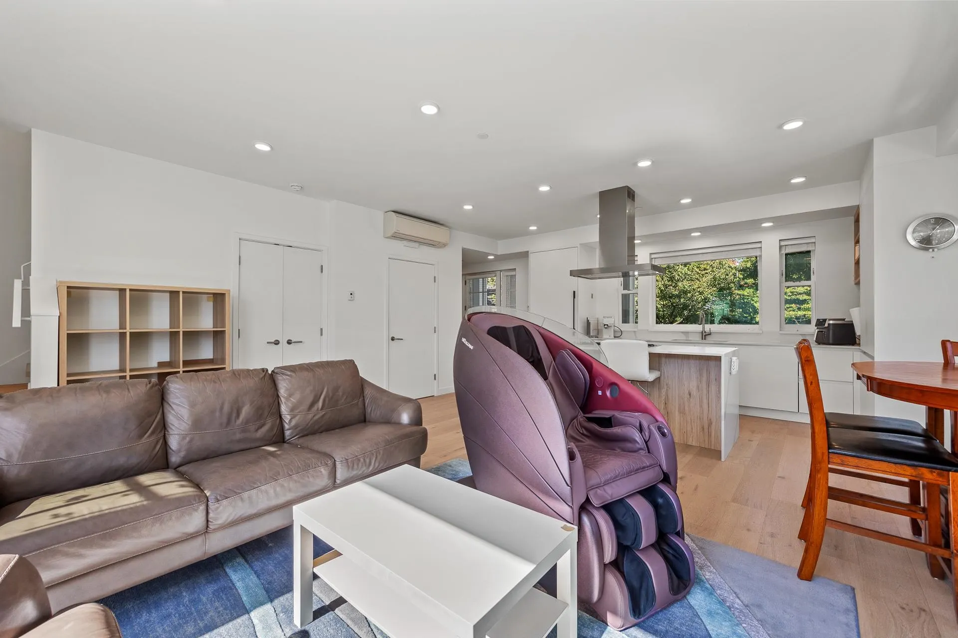 1312 W 57th Avenue