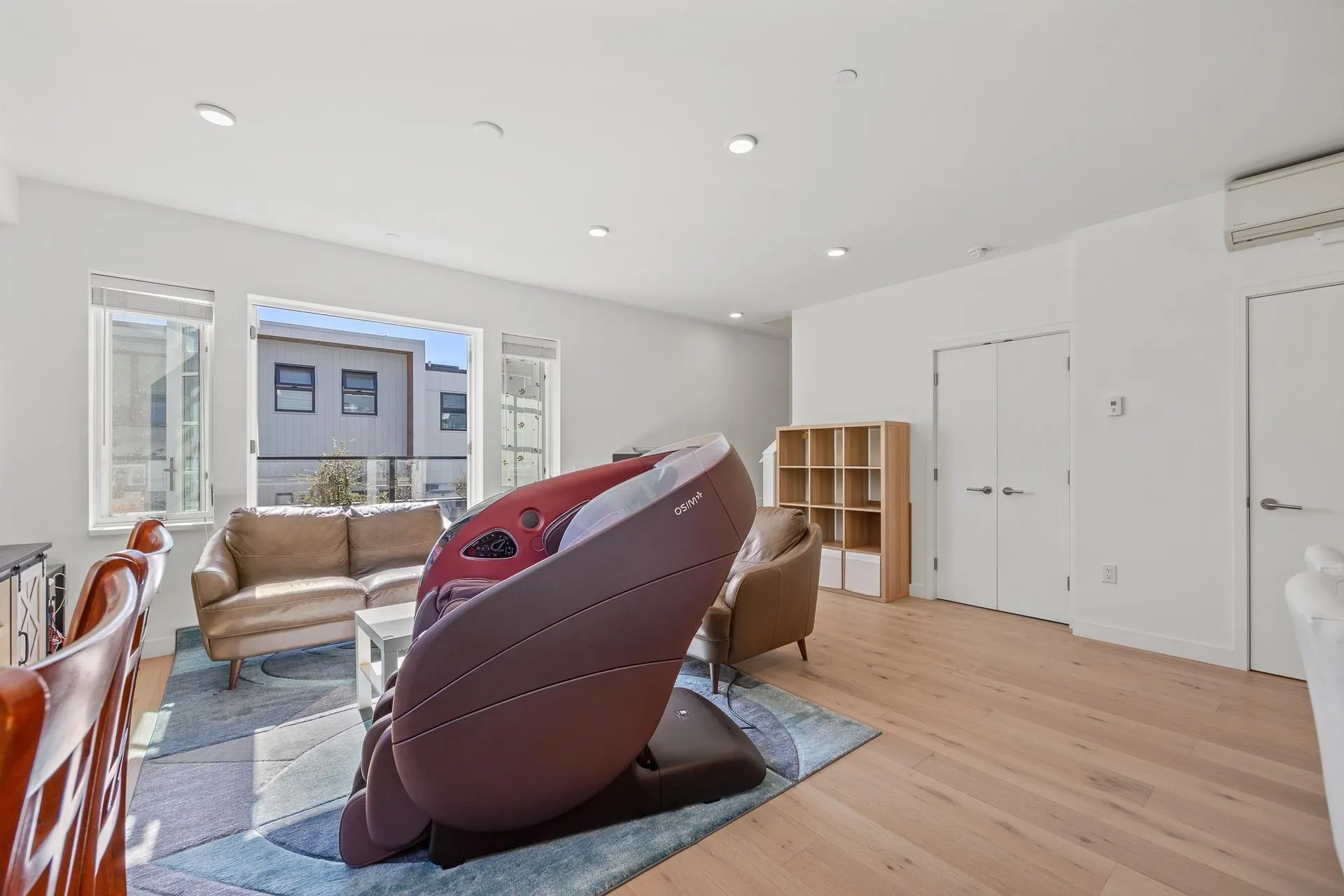 1312 W 57th Avenue