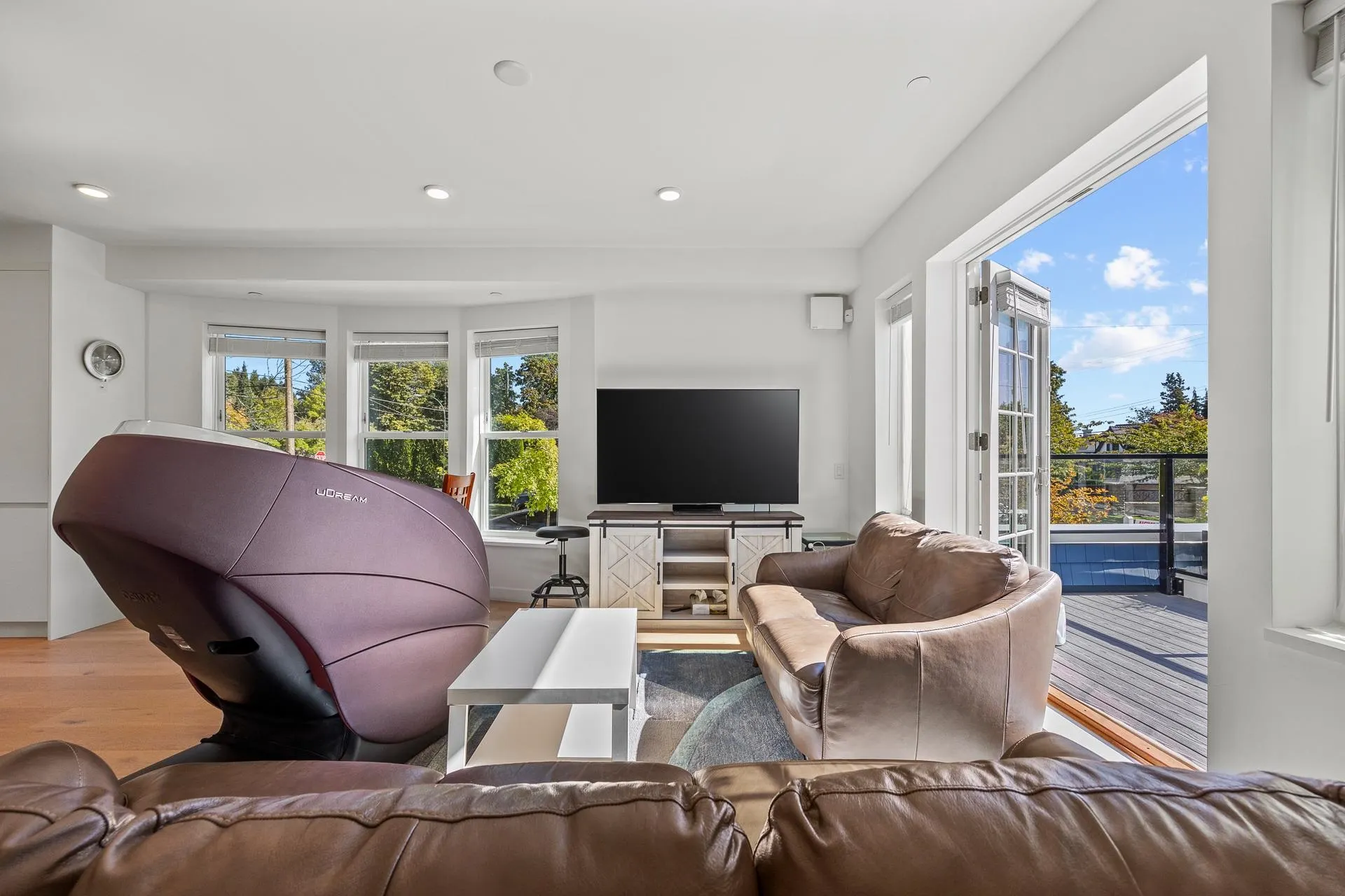 1312 W 57th Avenue