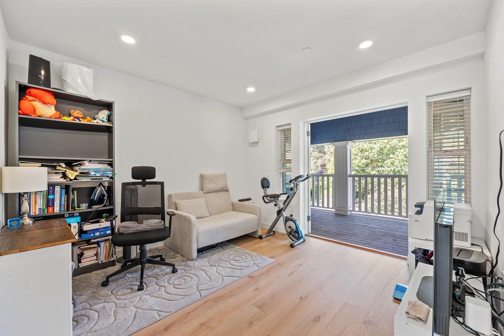 1312 W 57th Avenue